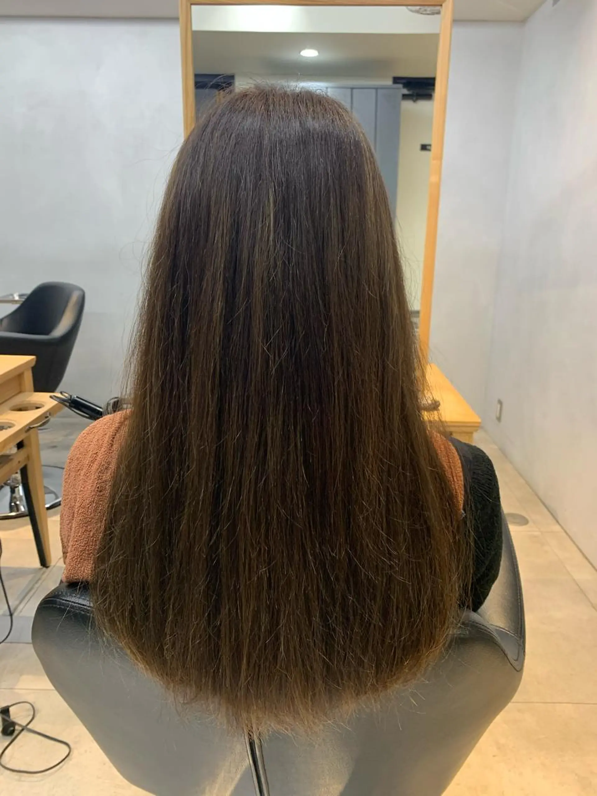 ロング ケアブリーチ/ili 村上佳那多のヘアスタイル