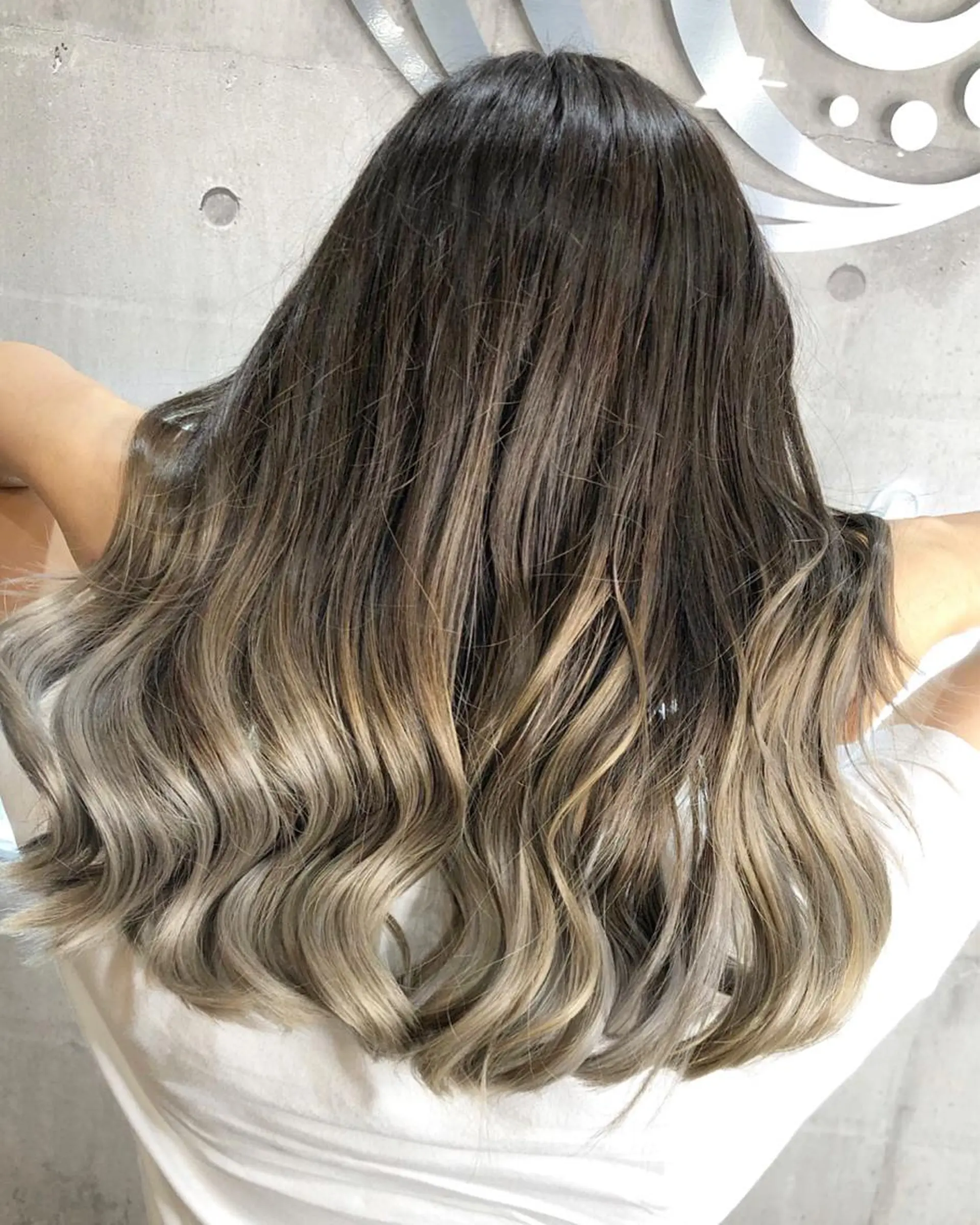 セミロング カラー ヘアカラー ハイトーン/韓国風 🤍Nacchi🐈のマツエク・マツパデザイン