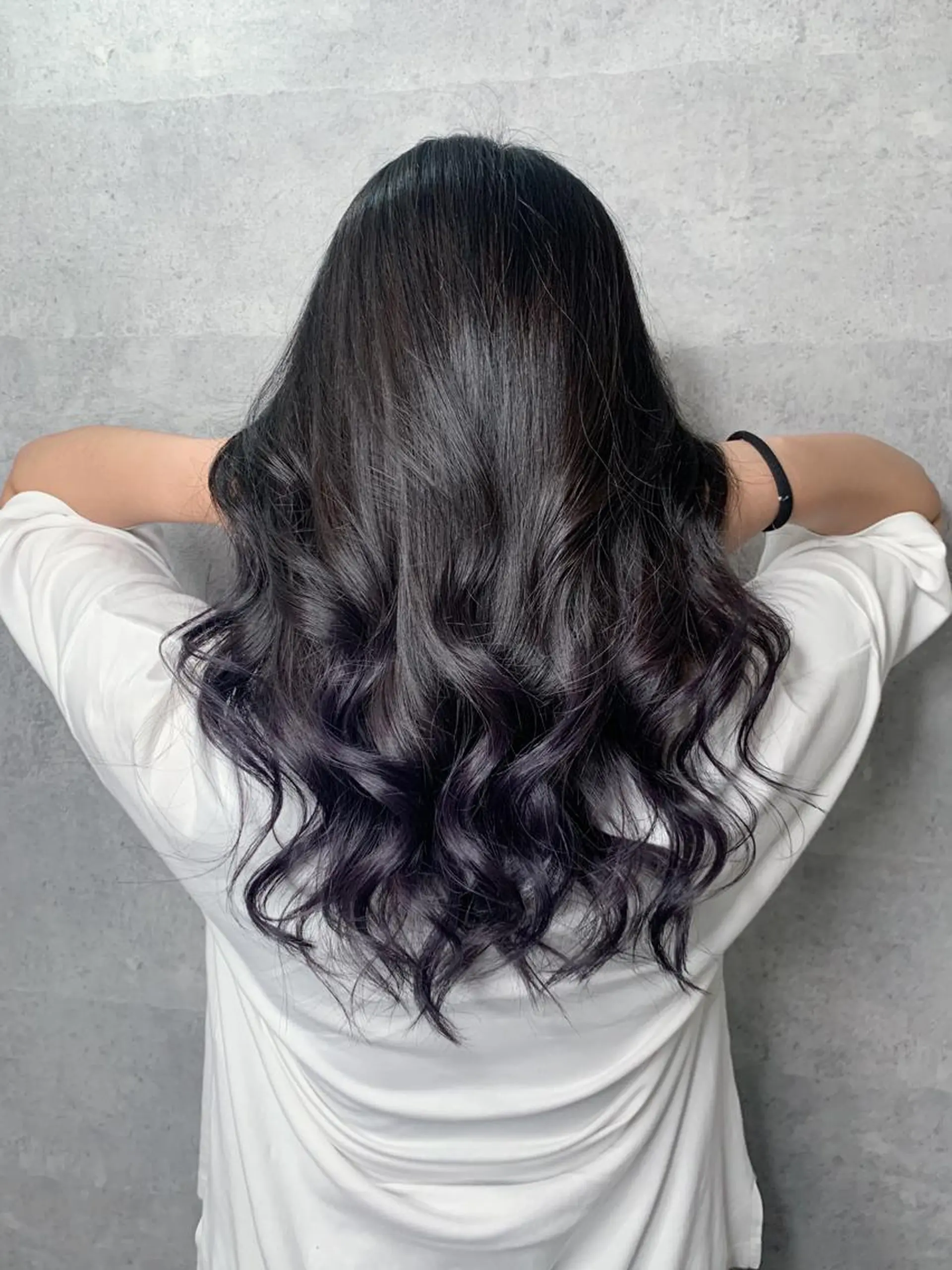 ロング カラー ブリーチ グラデーションカラー グレージュ バイオレットカラー トリートメント _WHITE 天神店 YUMEKA🐻のヘアスタイル