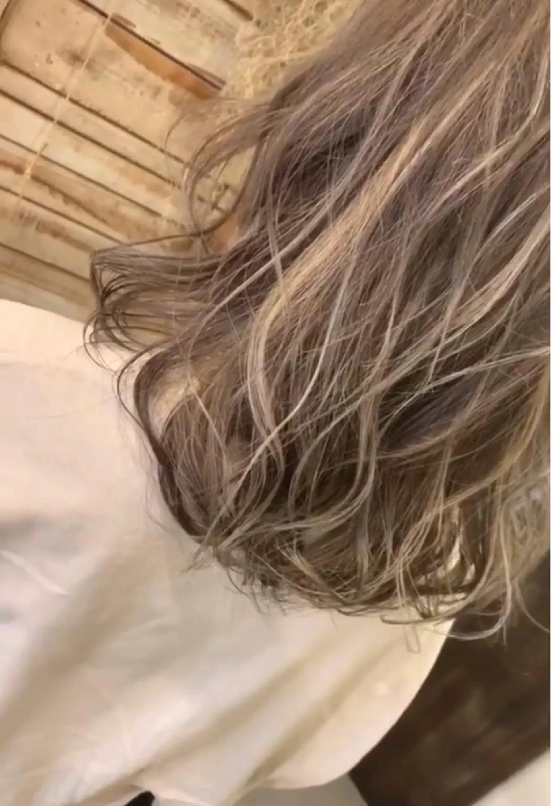 ミディアム カラー ヘアアレンジ アッシュ ハイライトカラー ミルクティーアッシュ ハイライト 新宿.全国4位美髪師 taka髪質改善のヘアスタイル