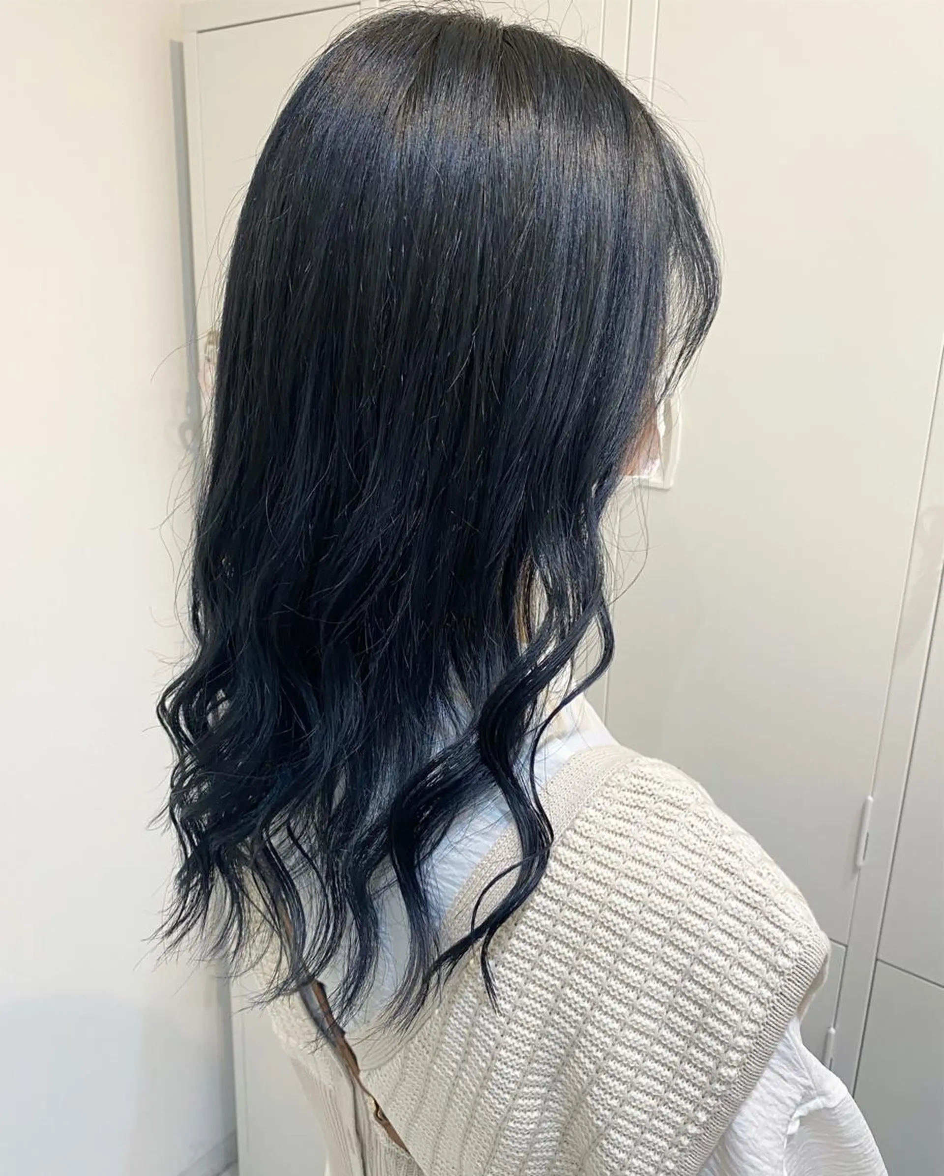 セミロング カラー 黒髪 ブルーカラー ブルーブラック カット ヘアカラー 🎀暖色カラー🎀 おかだみほのヘアスタイル