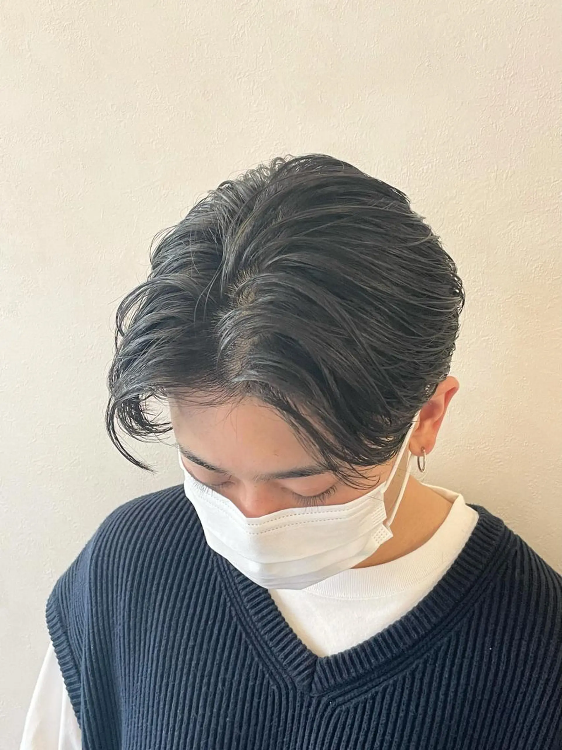 ミディアム メンズ センターパート レイヤー/艶カラー 🫧守利のヘアスタイル