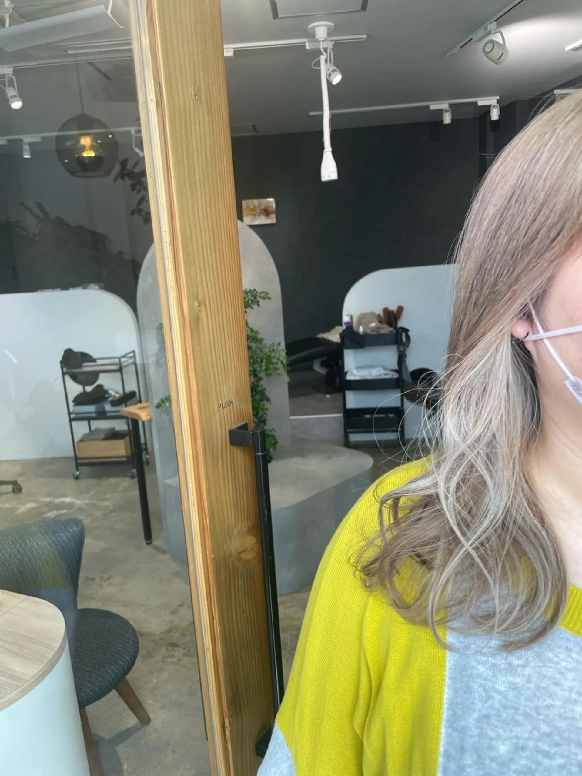 ミディアム 岸川 恭子のヘアスタイル