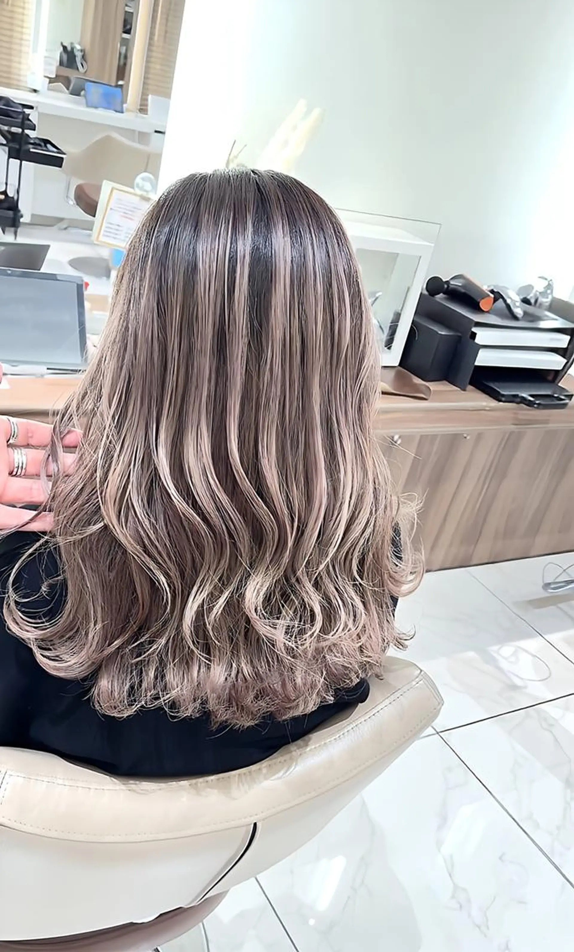 セミロング カラー バレイヤージュ 髪質改善 レイヤーカット ヘアカラー トリートメント 大宮/バレイヤージュ 髪質改善/澤田隆誠のヘアスタイル