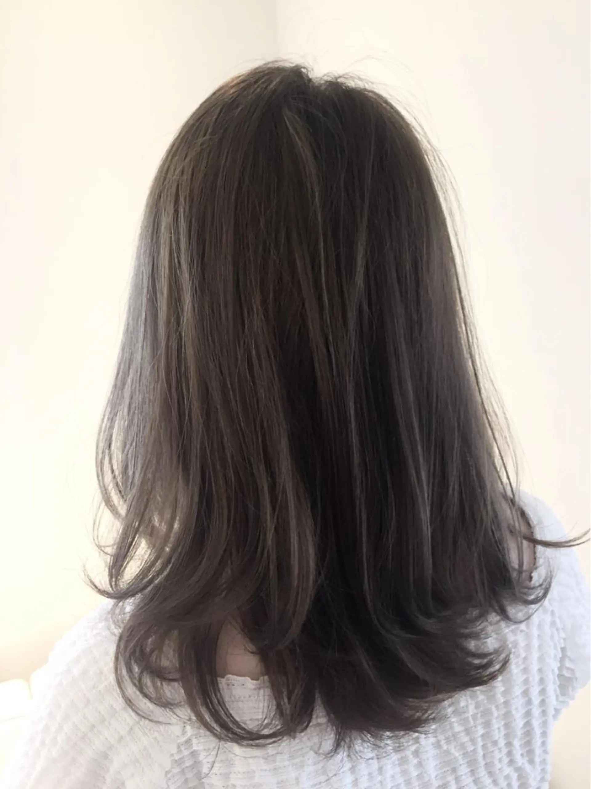 セミロング カラー パーマ ヘアアレンジ アディクシーカラー ブリーチ 透明感カラー グレージュ イルミナカラー ✨ハイクオリティ✨ 山本香也のヘアスタイル