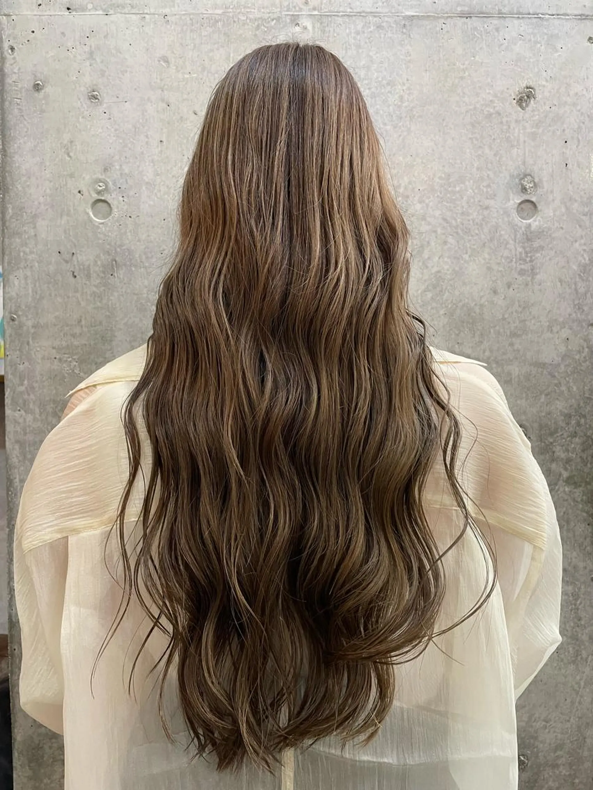 ロング アッシュ アッシュブラウン ハイライト ロング トリートメント 🌈髪質改善 /成田ありさのヘアスタイル