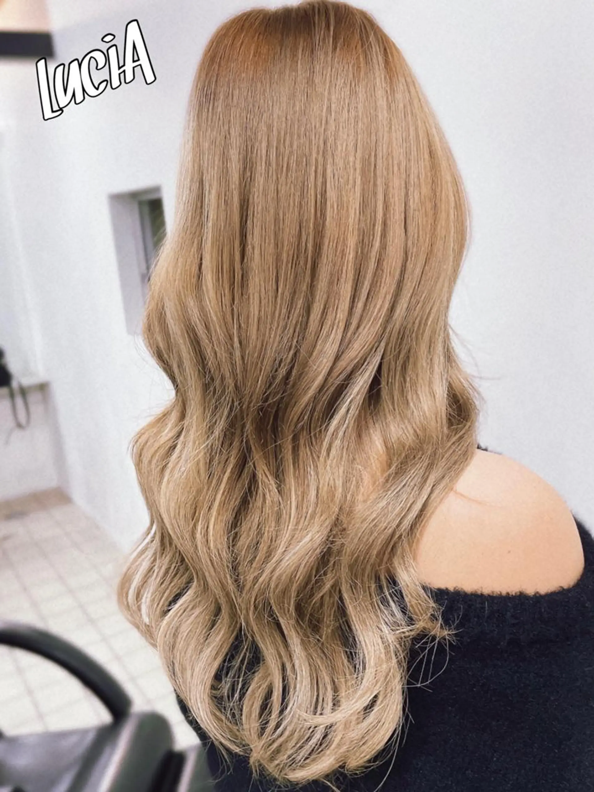 カラー ロング ヘアアレンジ エクステ LuciA\5900のヘアスタイル