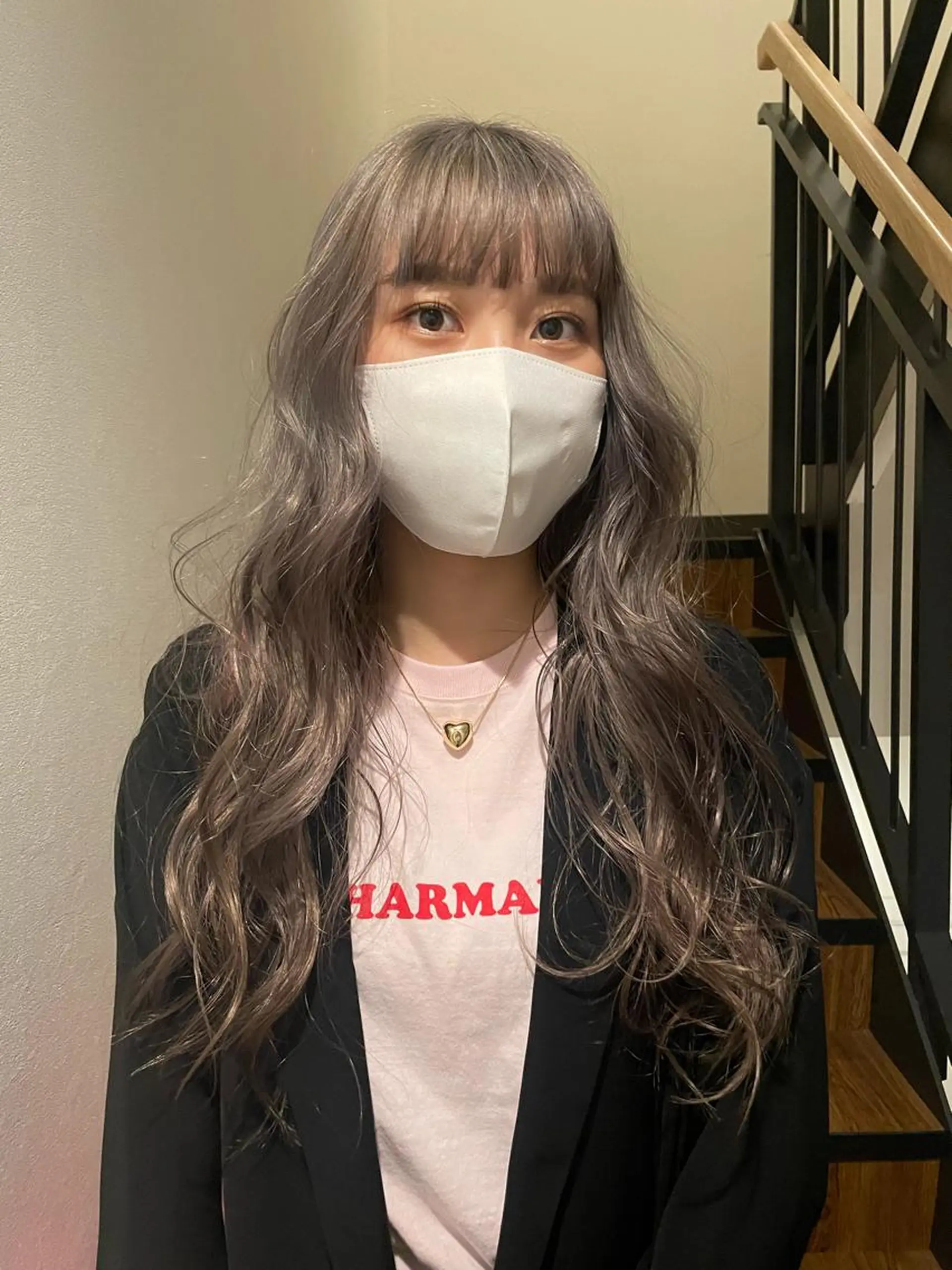 ロング カラー ベージュカラー シルバー シルバーベージュ カット ヘアカラー トリートメント hen所属・心斎橋/レイヤー/ ブリーチ/モエのヘアスタイル