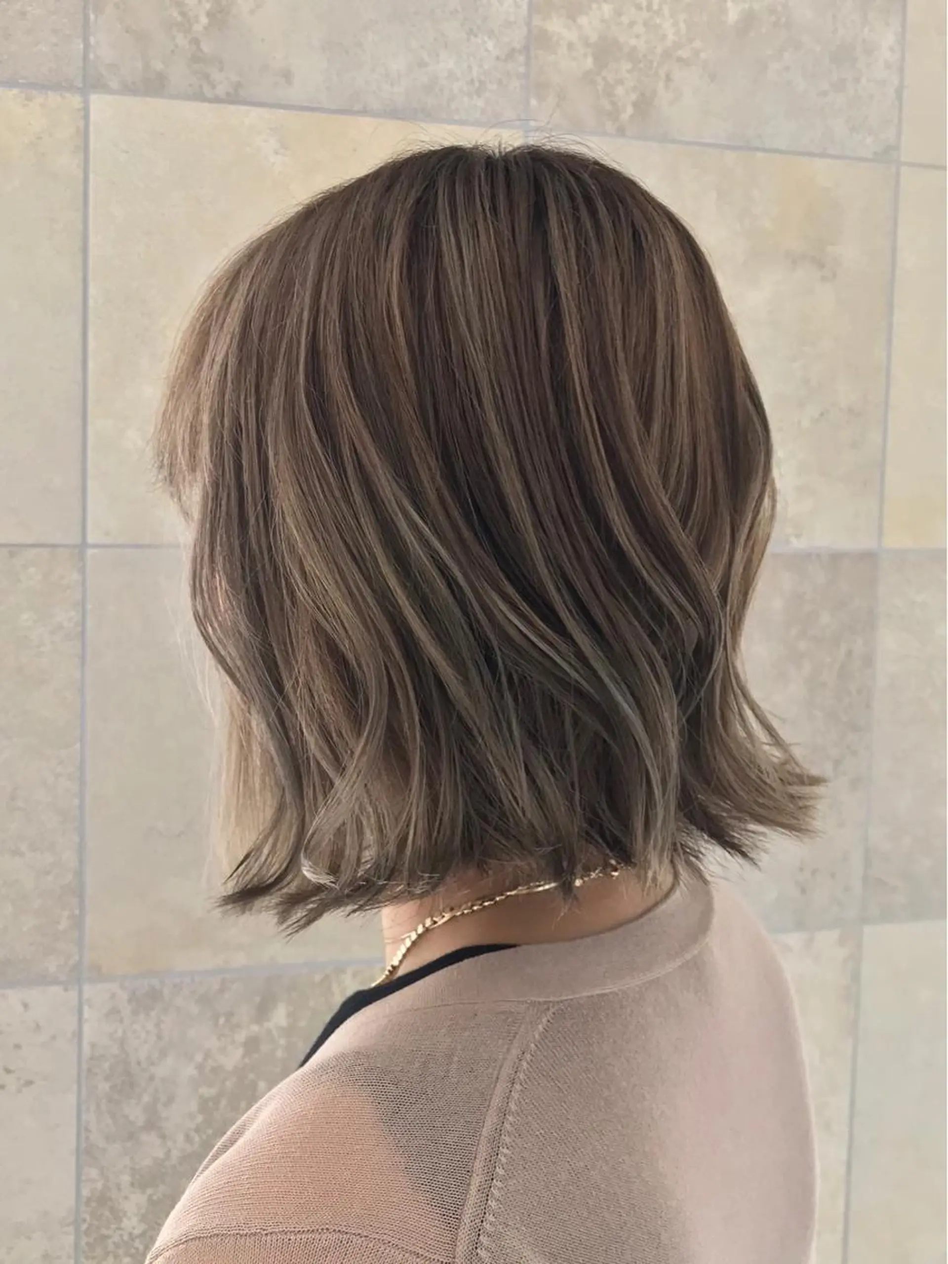 ミディアム カラー ブリーチ グレージュ ハイライトカラー ハイトーンカラー ハイライト 田中 あかねのヘアスタイル