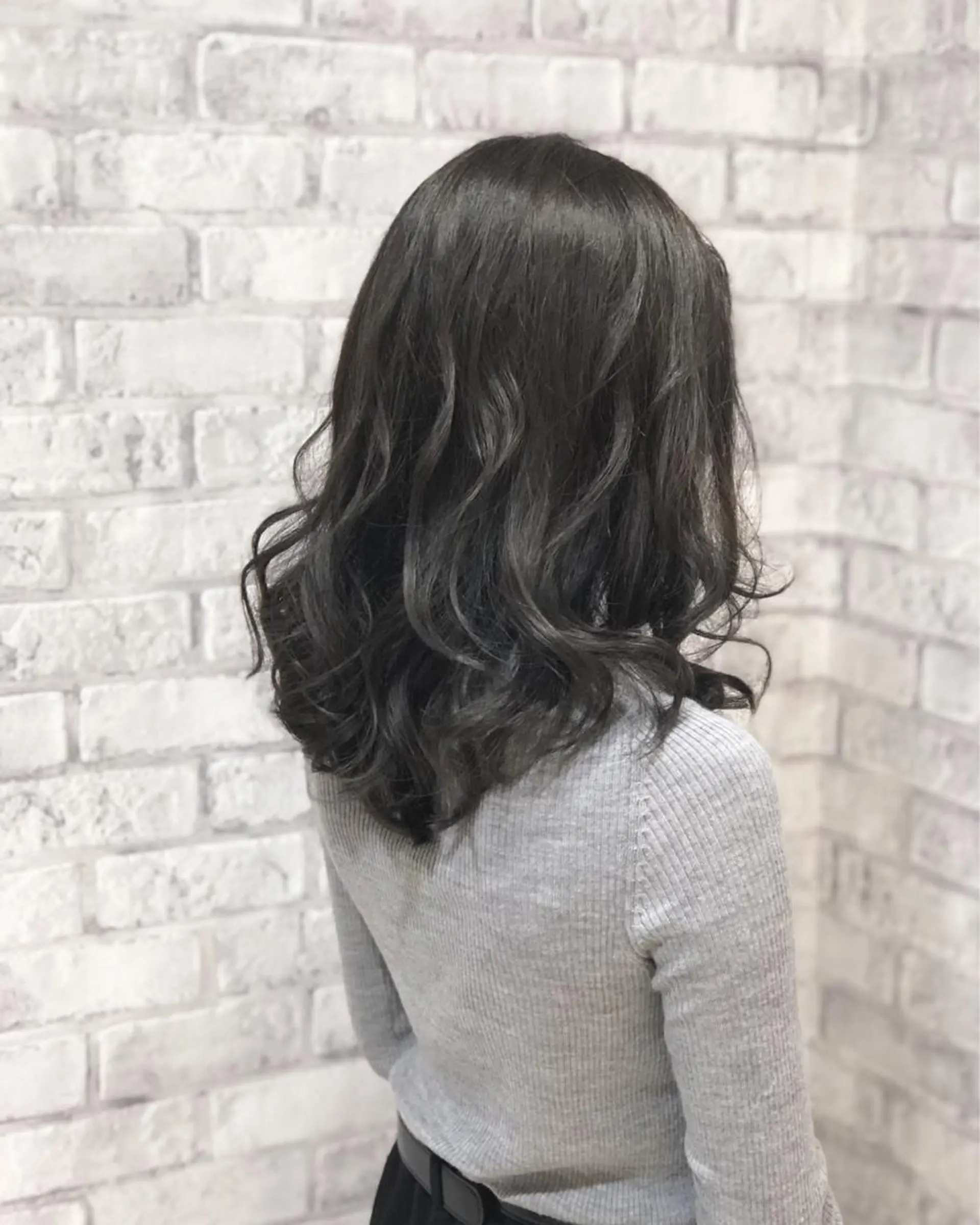 セミロング カラー ヘアアレンジ グレージュ レイヤーカット ローレイヤー カット ヘアカラー トリートメント 秋山 幸太のヘアスタイル