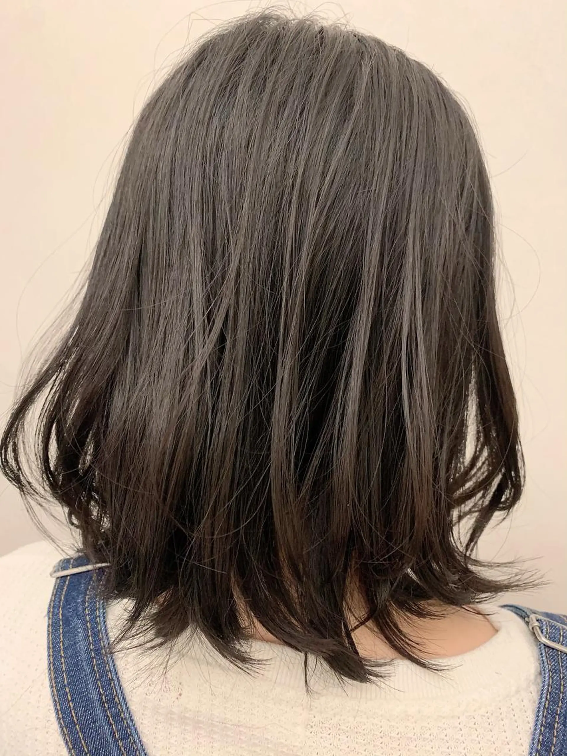 ミディアム カット ✨白髪ぼかし 🍀MINAKO☆のヘアスタイル