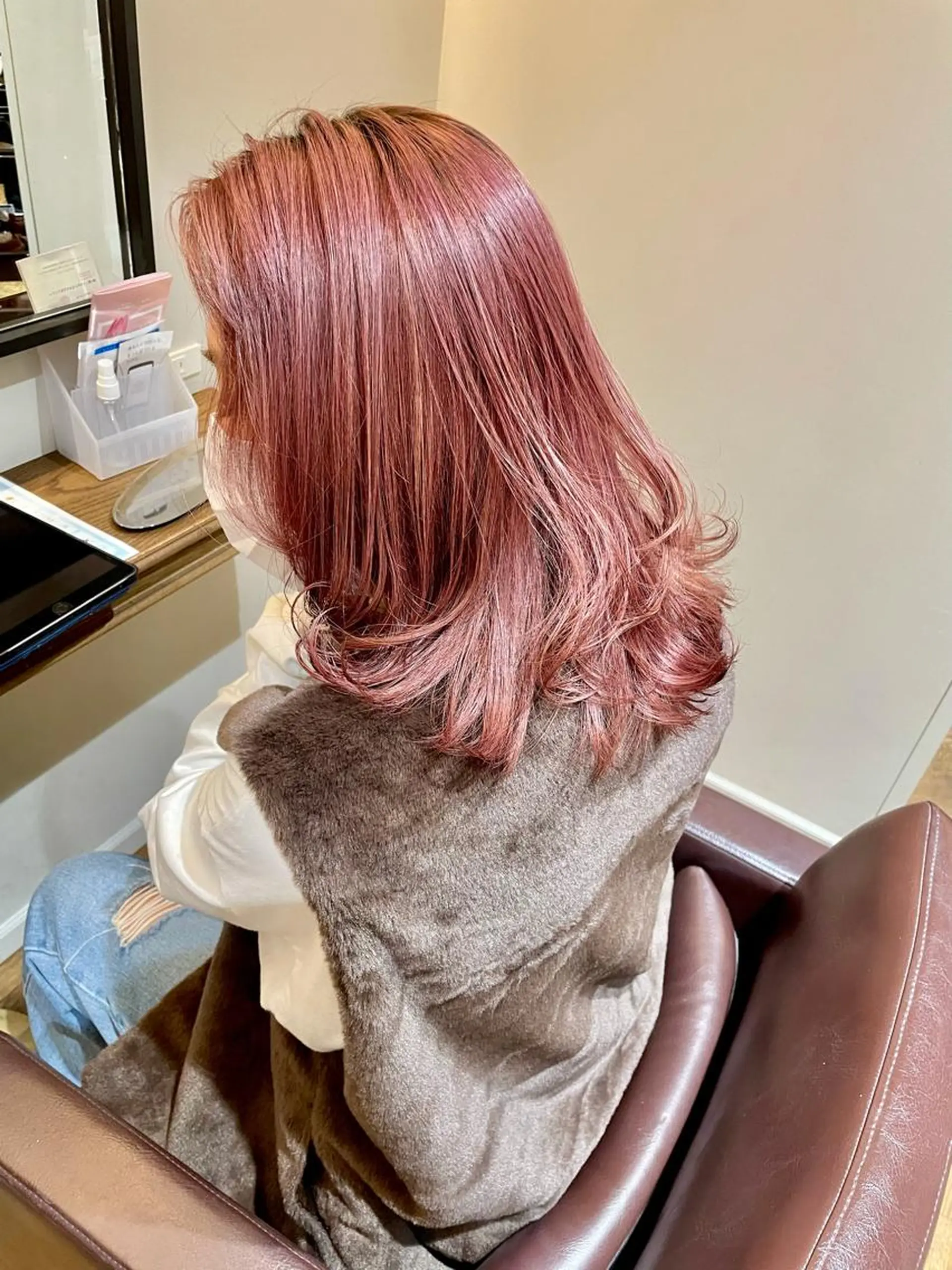 ミディアム カラー 渡辺 瑠美のヘアスタイル