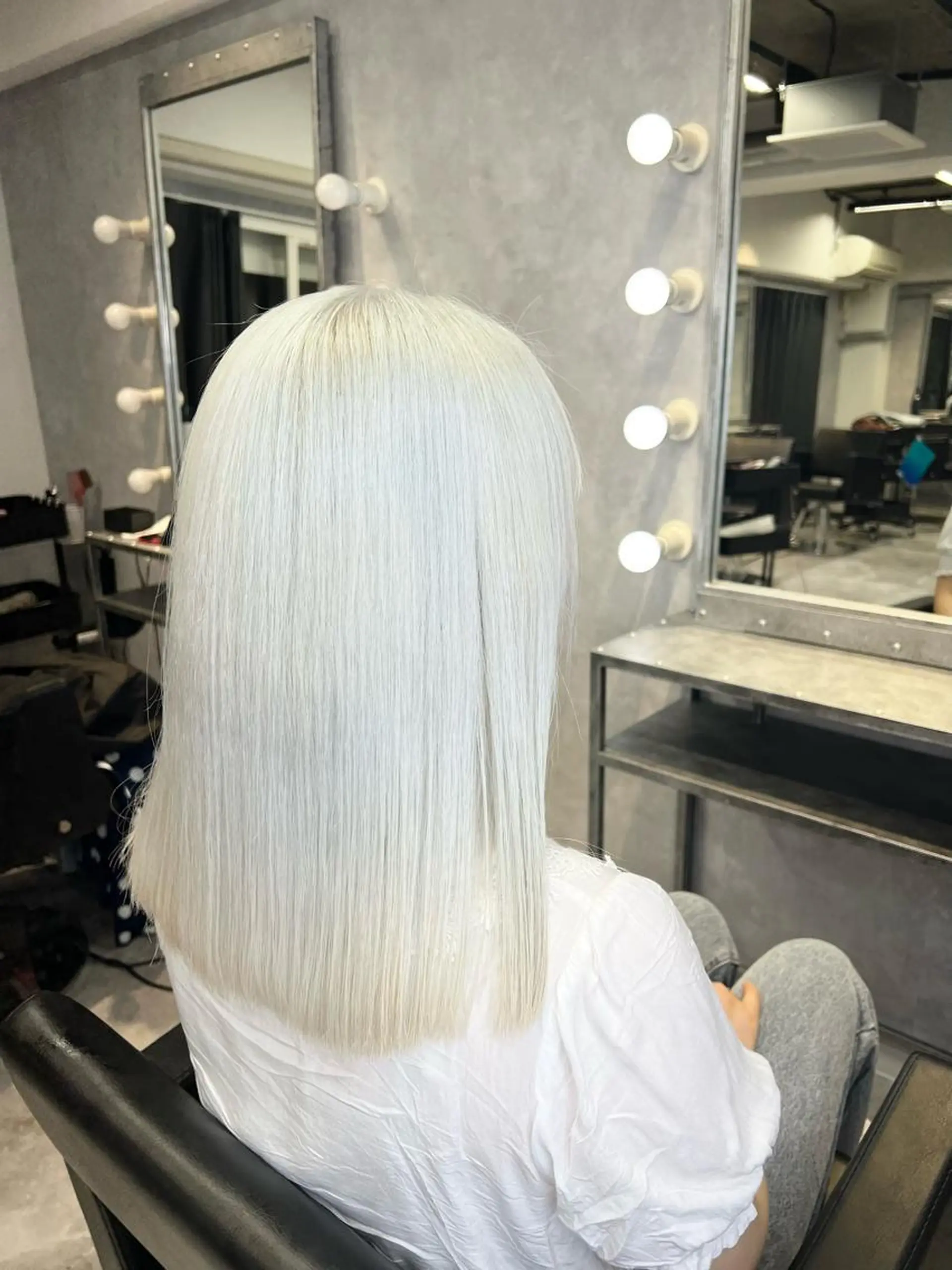 ミディアム カラー mimiiy梅田 中崎町ハイトーンのヘアスタイル