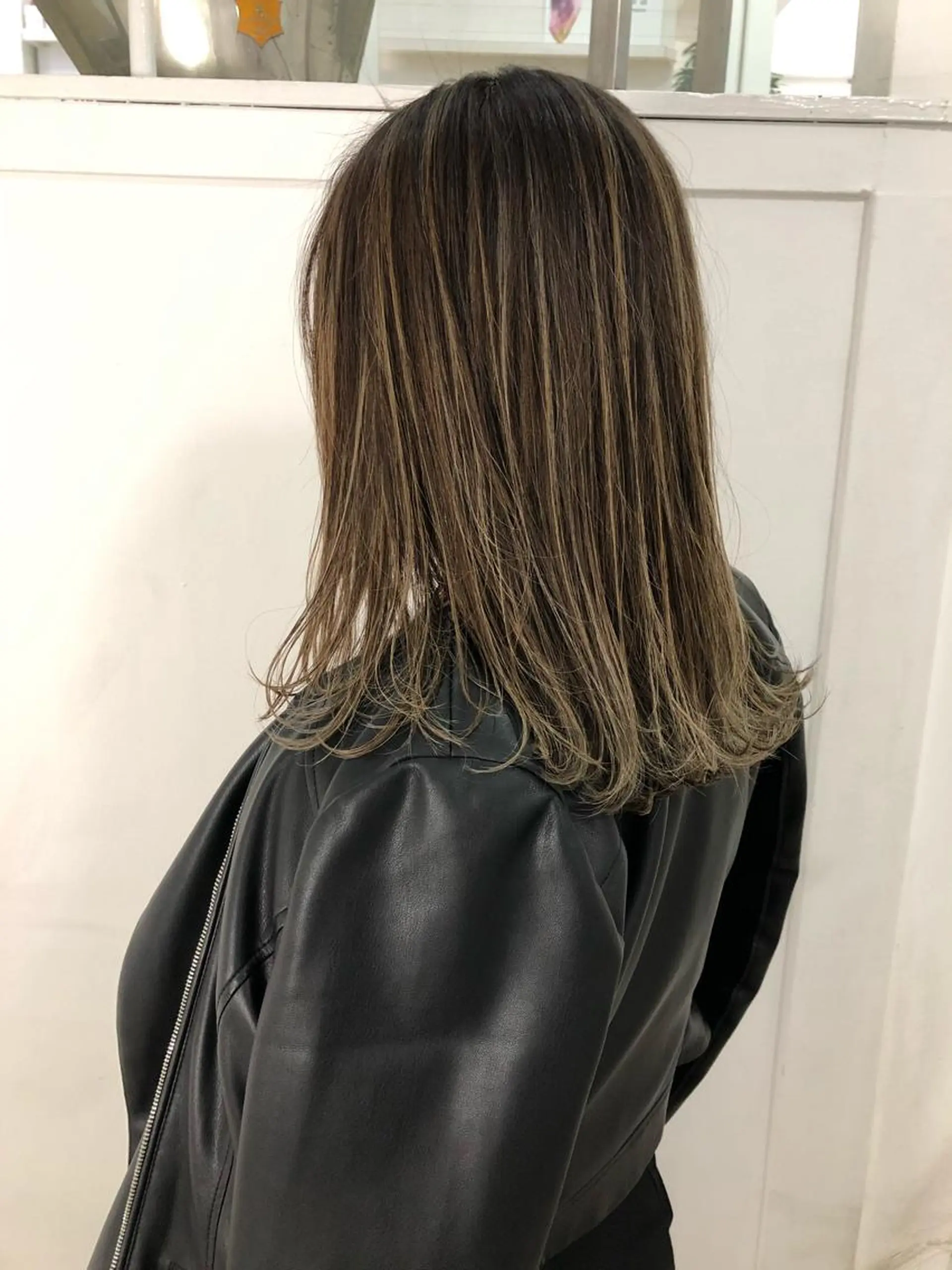 ミディアム カラー 透明感カラー ハイライトカラー ハイライト Tao所属・藤川 大智のヘアスタイル