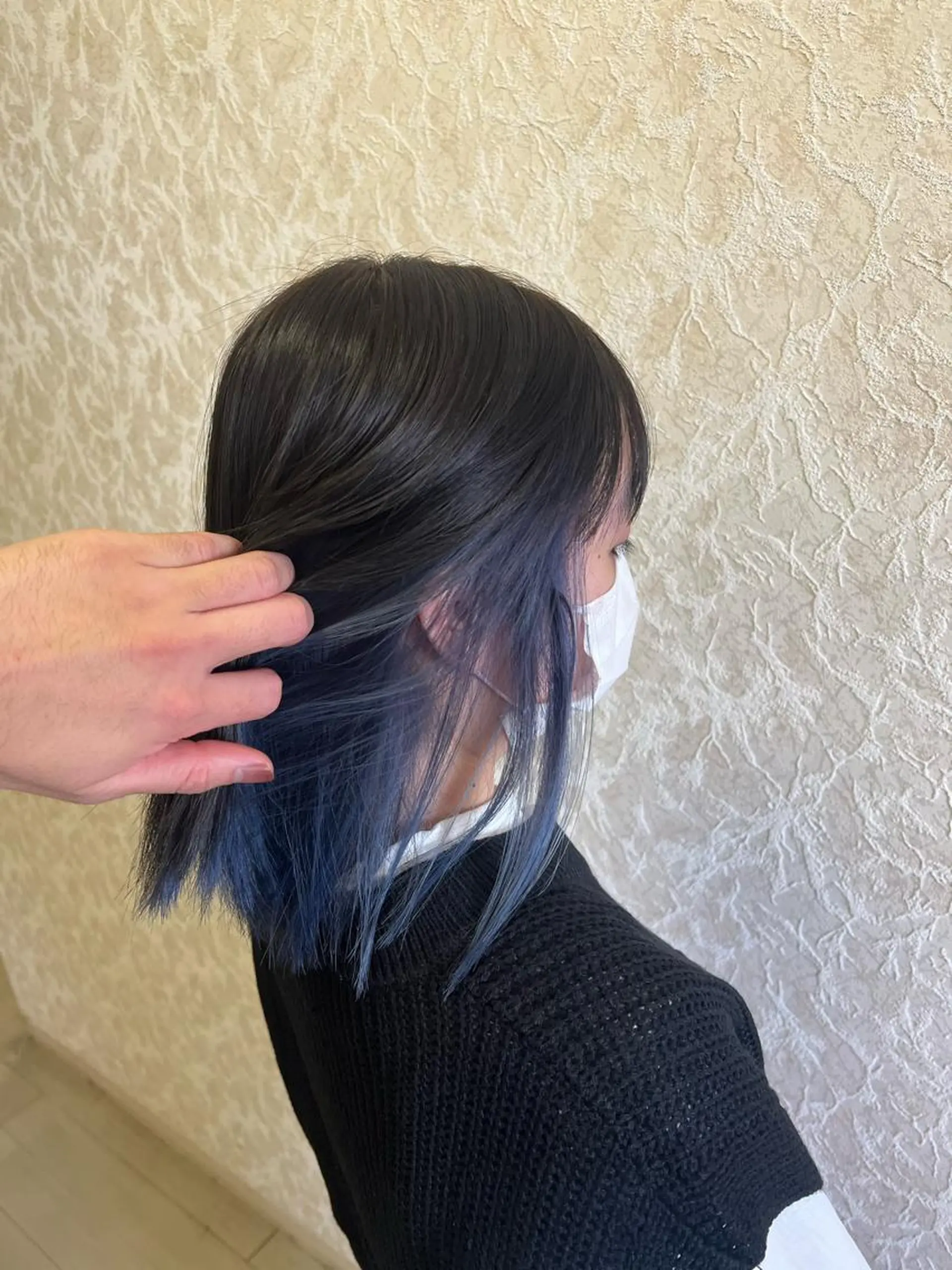 ミディアム カラー ブリーチ ブルーカラー ブルーバイオレット インナーカラー バイオレットカラー カット ヘアカラー トリートメント ブリーチ/髪質改善/ レイヤー/YUTO‎のヘアスタイル