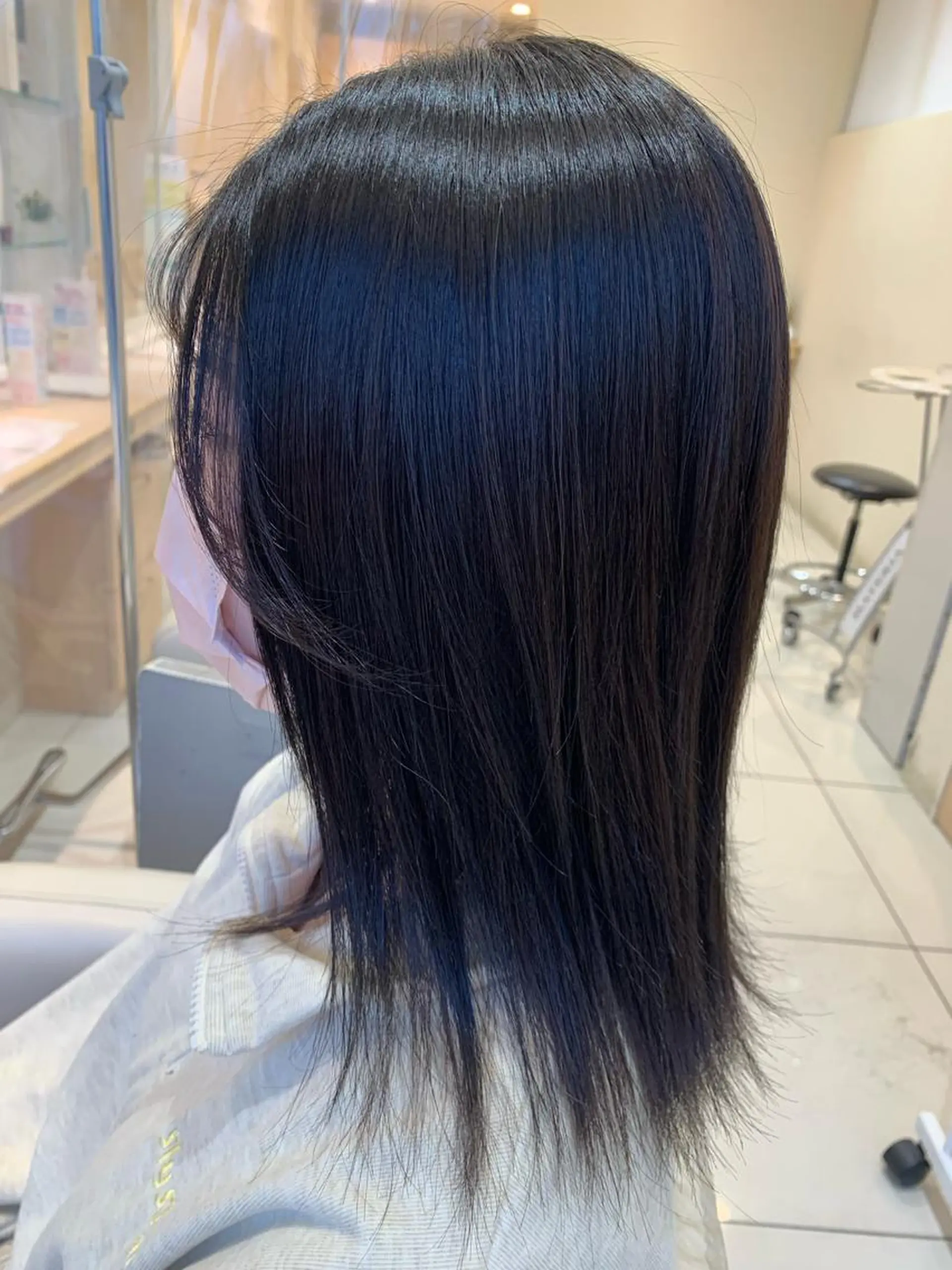 セミロング 鈴木 華枝のヘアスタイル