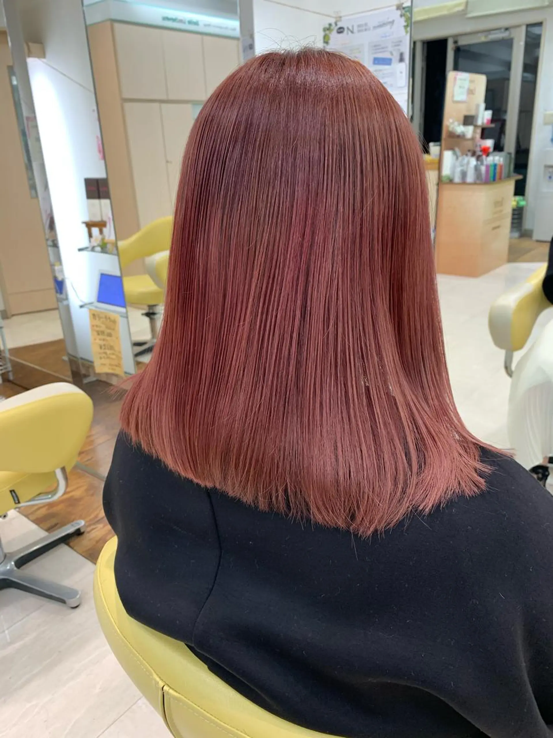 ミディアム カラー ブリーチ カシス レッドカラー ヘアアレンジ にいた　かづしげのヘアスタイル