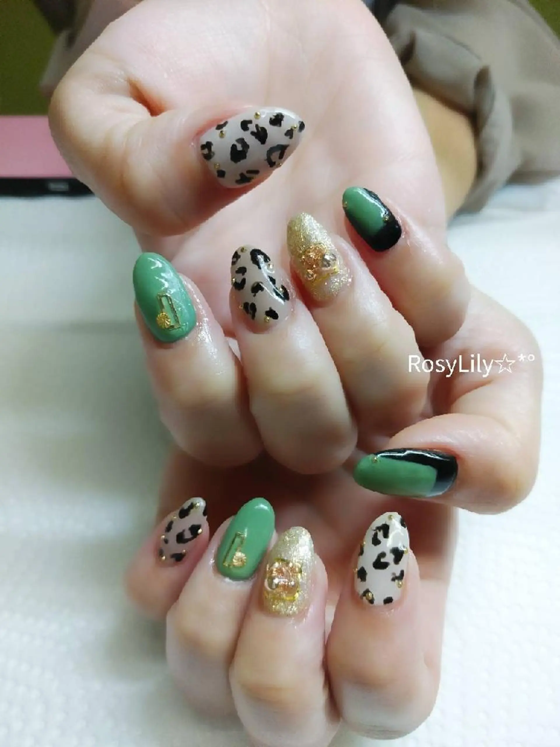 ネイル アニマル柄 プライベートサロン RosyLily所属・プライベートサロン Rosy Lilyのネイルデザイン