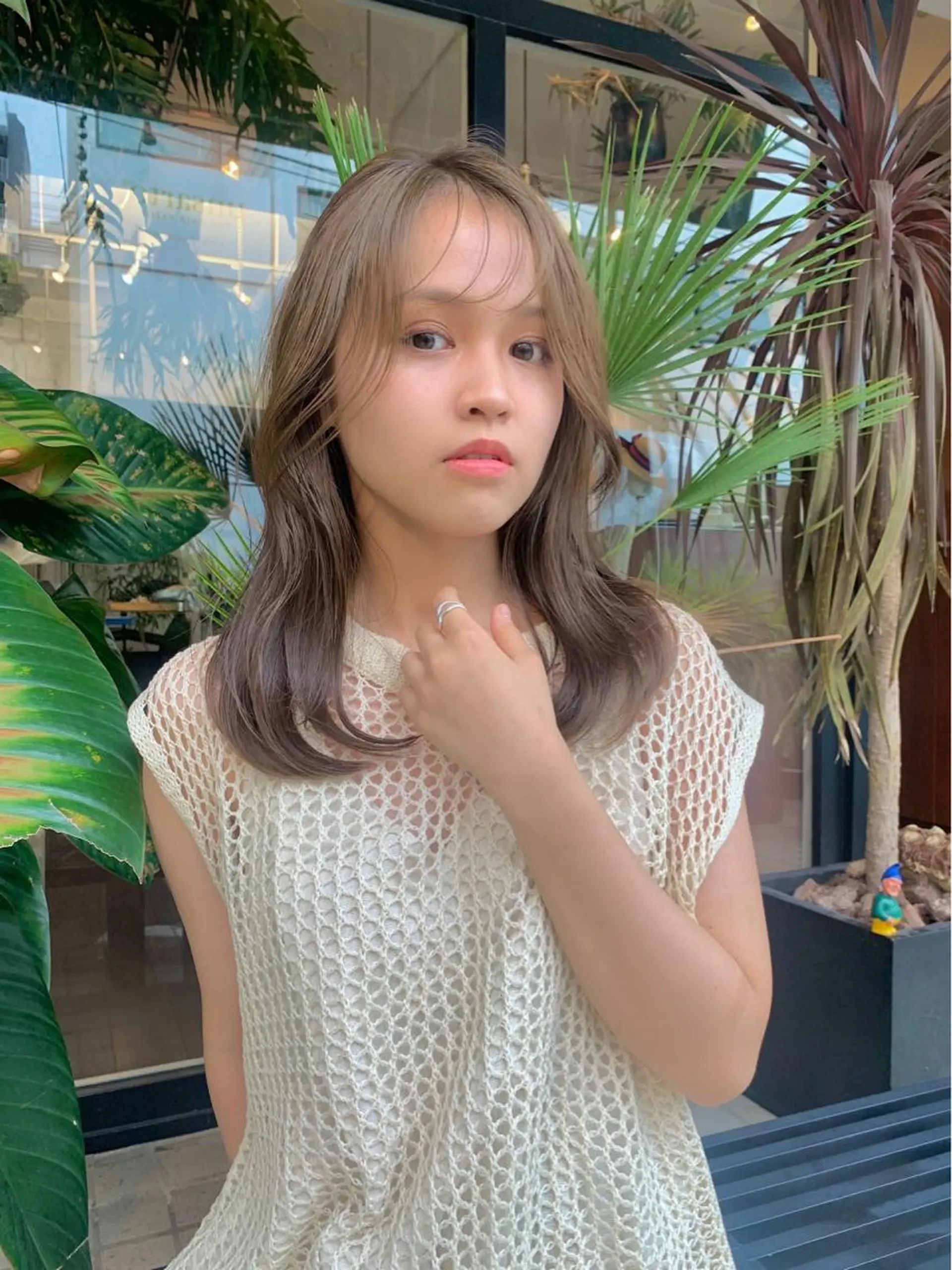 セミロング カラー グレージュ カーキグレージュ カット ヘアカラー トリートメント ヘッドスパ 柔らかブラウン/顔周 りレイヤー♡ユウシのヘアスタイル