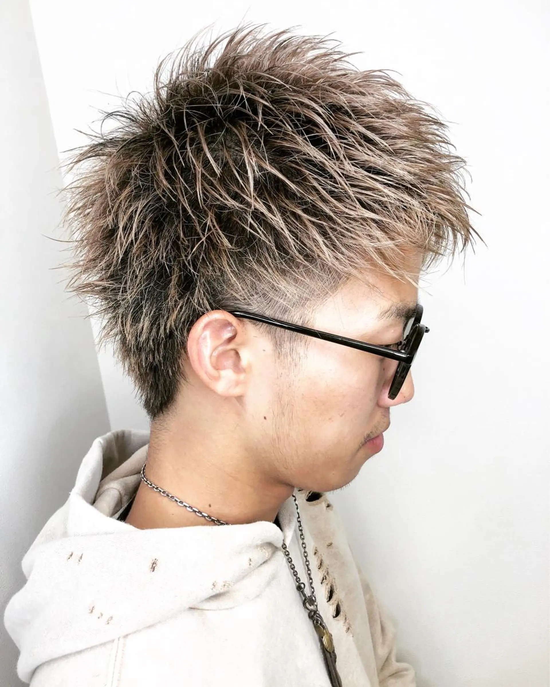 ショート カラー メンズ メンズハイトーン ハイトーンカラー ショートヘア カット ヘアカラー トリートメント メンズヘア特化 崎田 成人のヘアスタイル