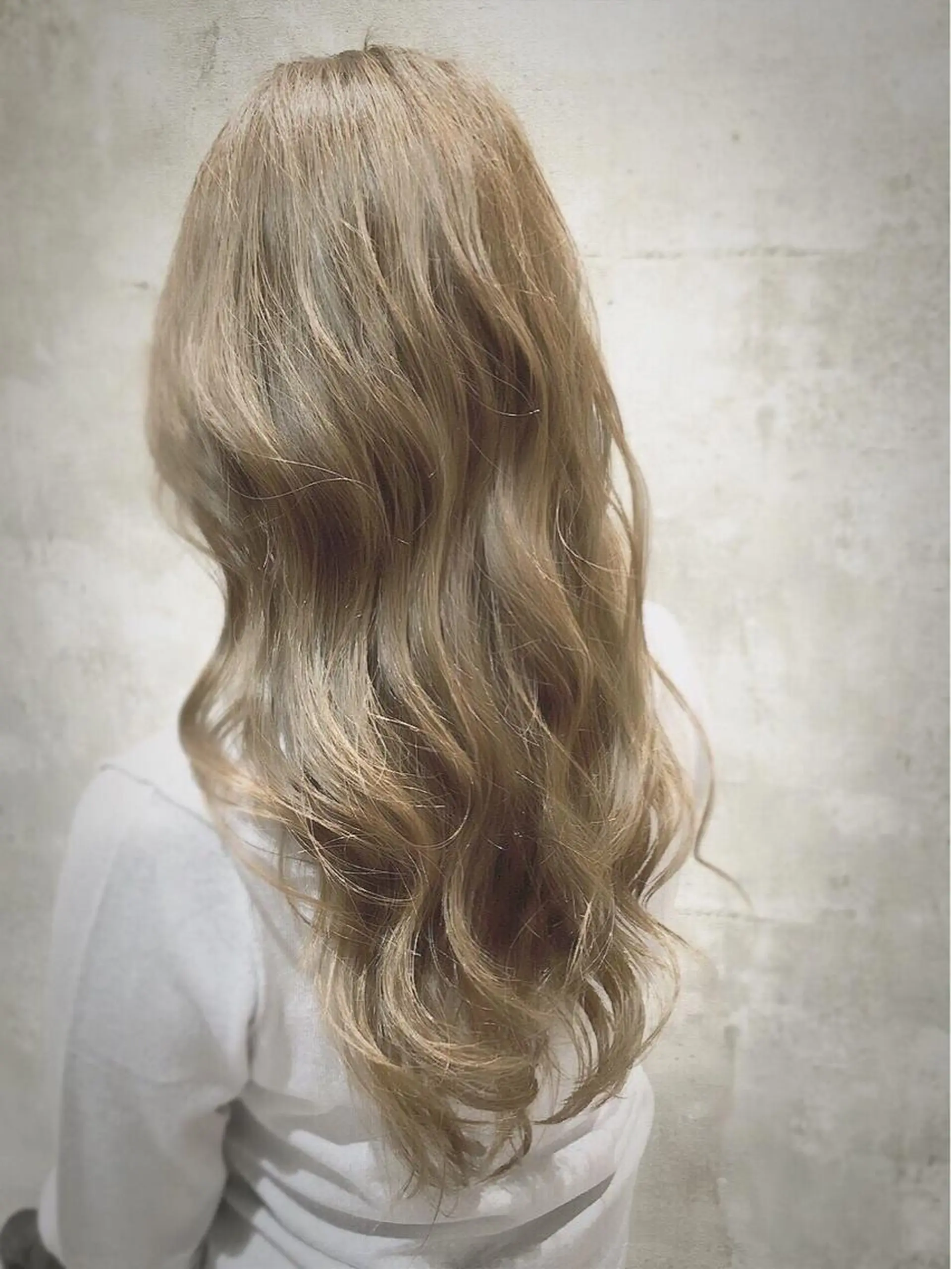 ロング カラー ベージュカラー ミルクティーベージュ 高瀬 明菜のヘアスタイル