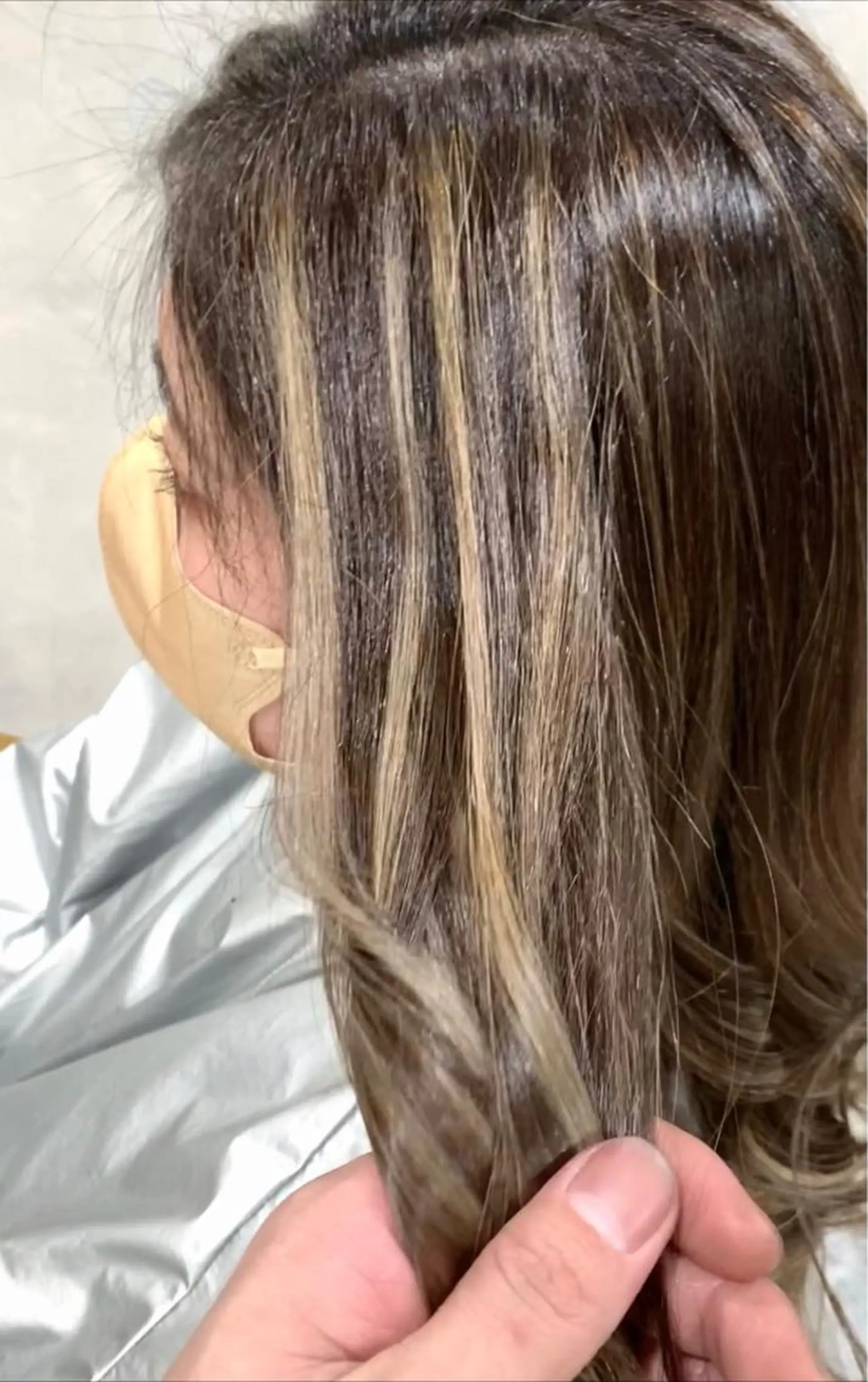 セミロング カラー ヘアアレンジ ブリーチ ハイライトカラー ハイライト ヘアカラー トリートメント 岡崎勇人/レイヤー/ 韓国/ケラチンTRのヘアスタイル