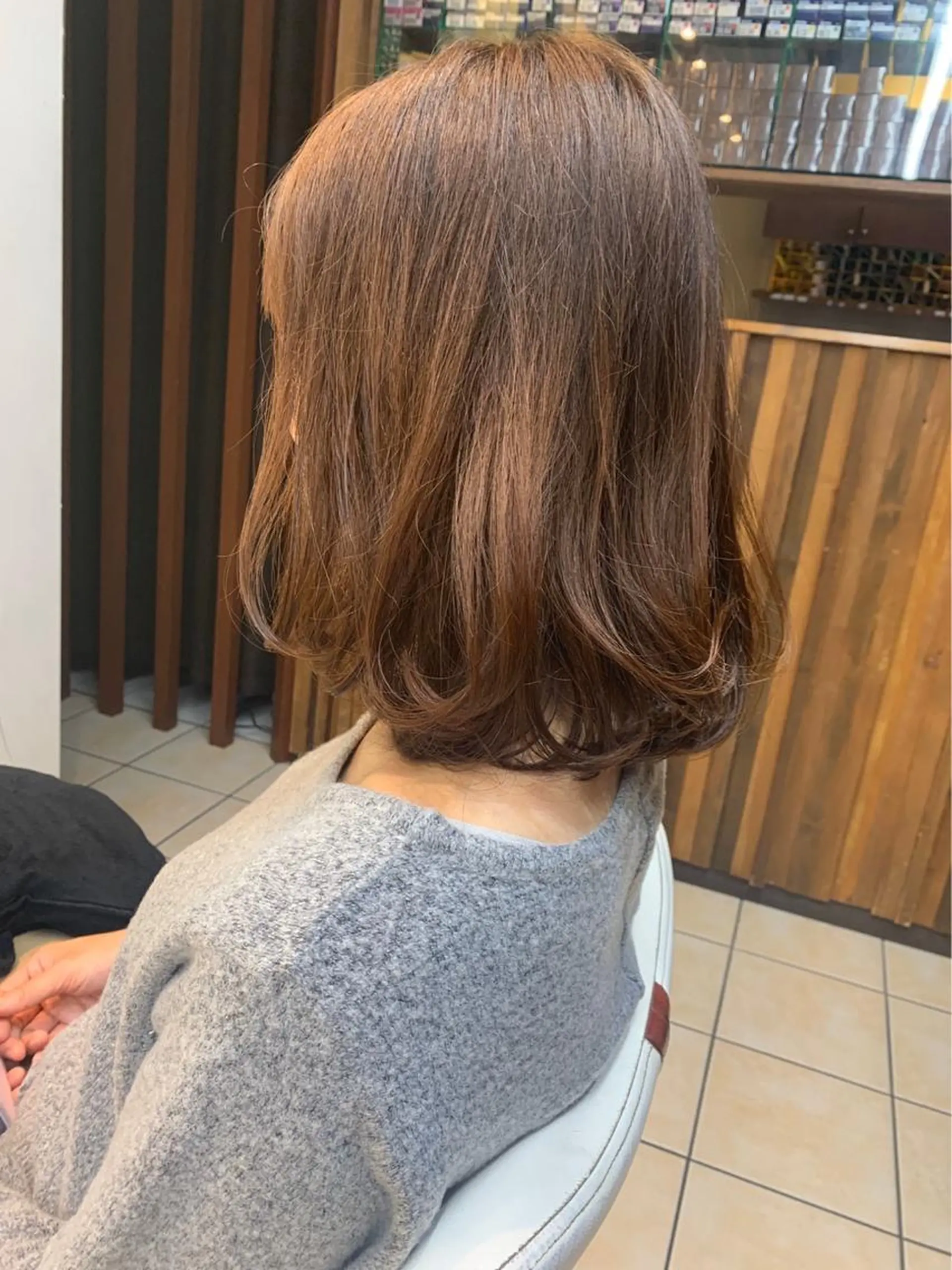 ミディアム カラー 瀬川 茉衣子のヘアスタイル