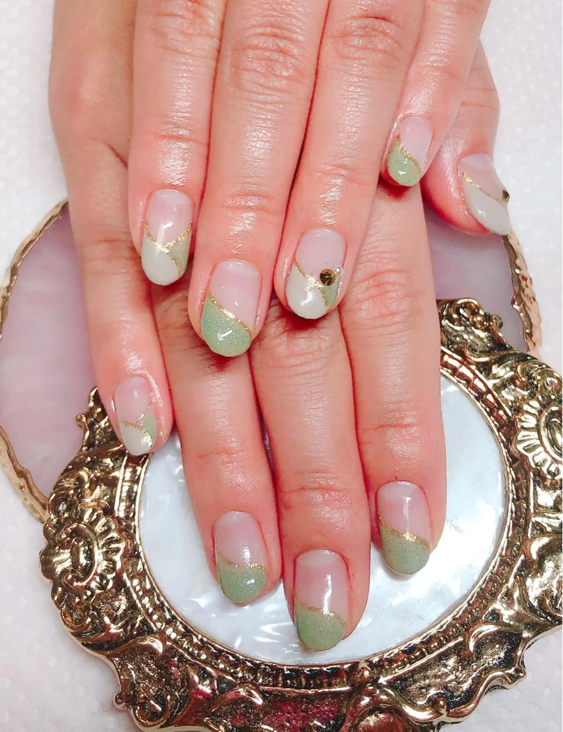 ネイル シンプルネイル ハンドネイル CROWN プライベートサロンのネイルデザイン