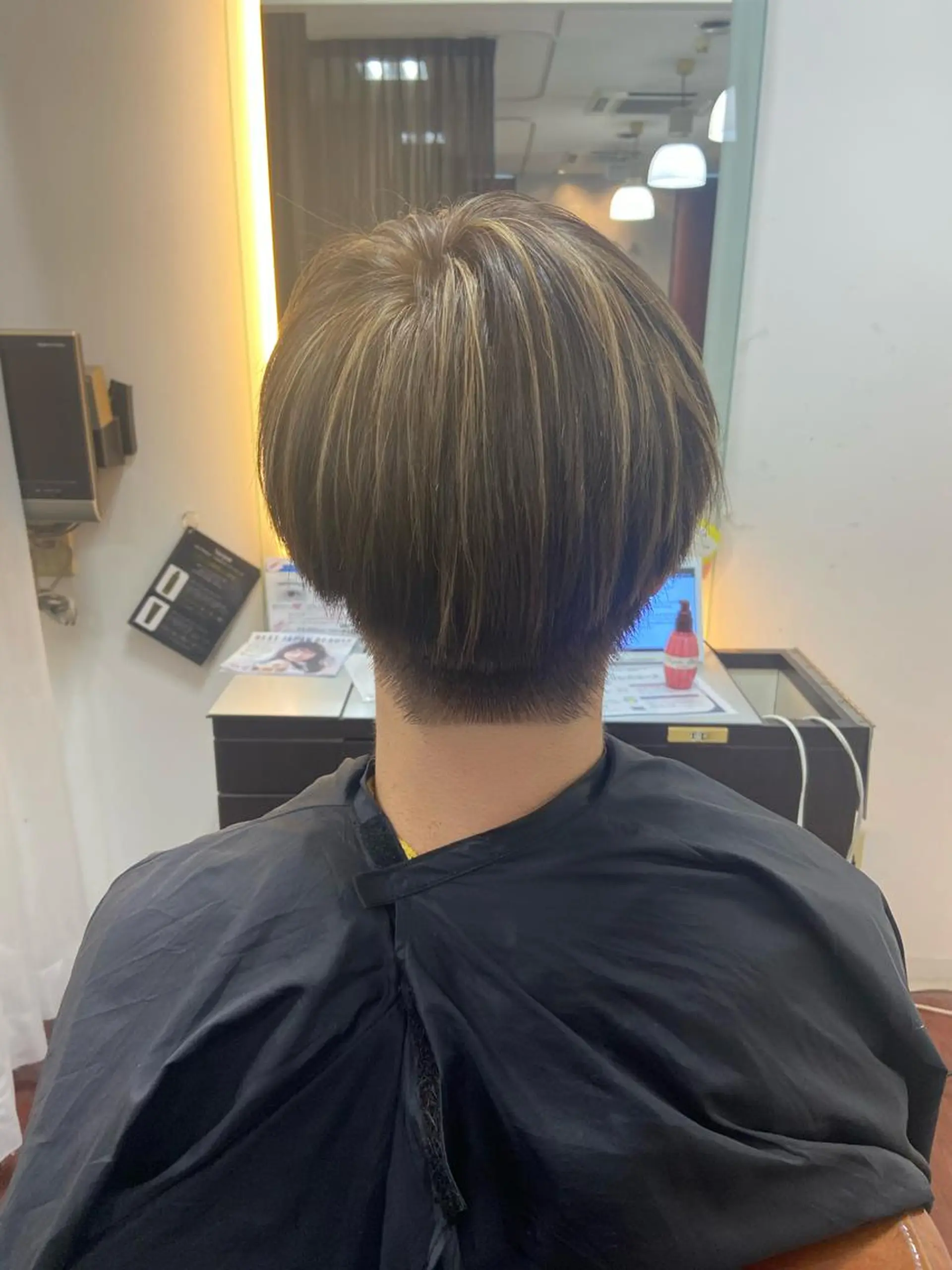 カラー メンズ メンズメッシュ ベージュカラー メッシュ ミルクティーベージュ 瀧下 唯のヘアスタイル