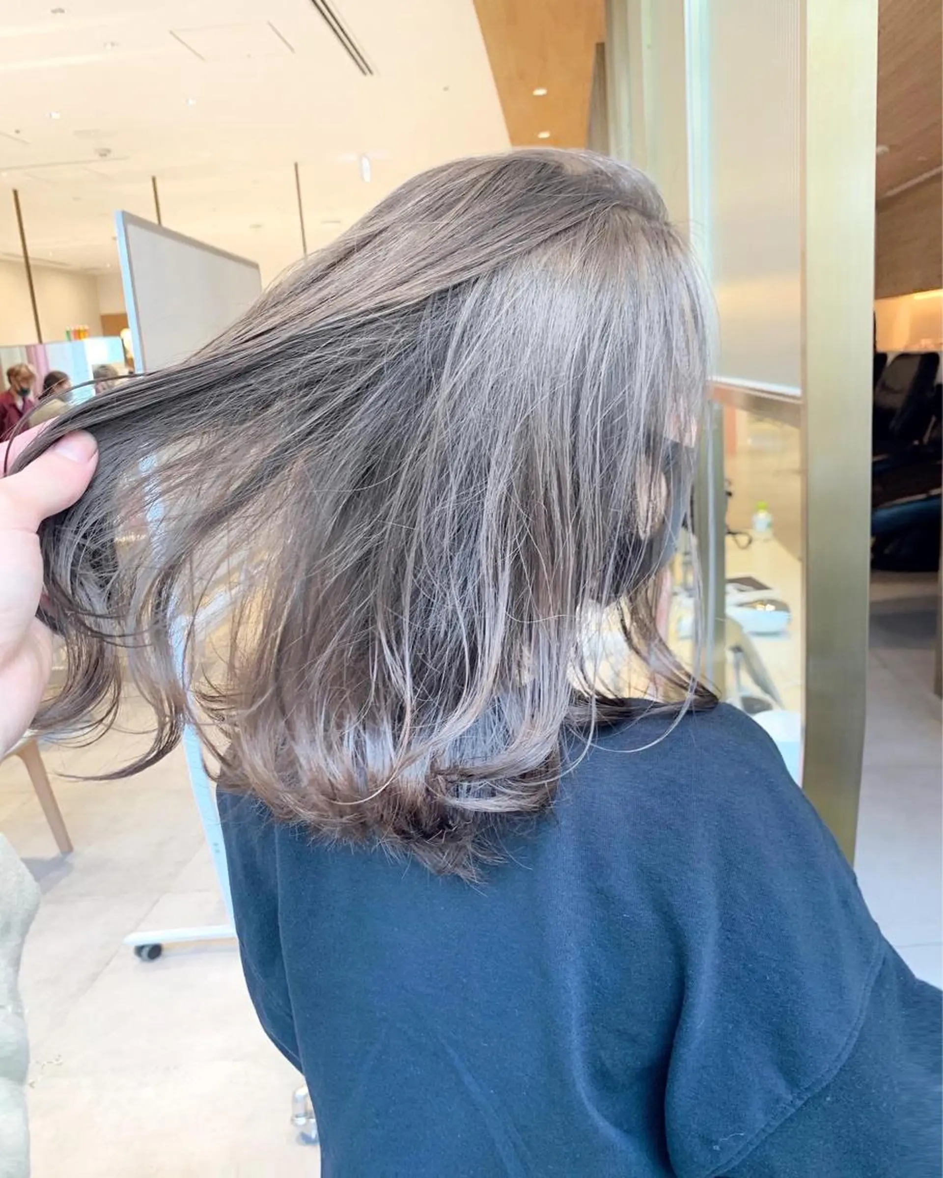 ミディアム カラー パーマ ヘアアレンジ ベージュカラー 透明感カラー グレージュ ボブ カット ヘアカラー トリートメント レイヤー専門家 ダブルカラー修のヘアスタイル