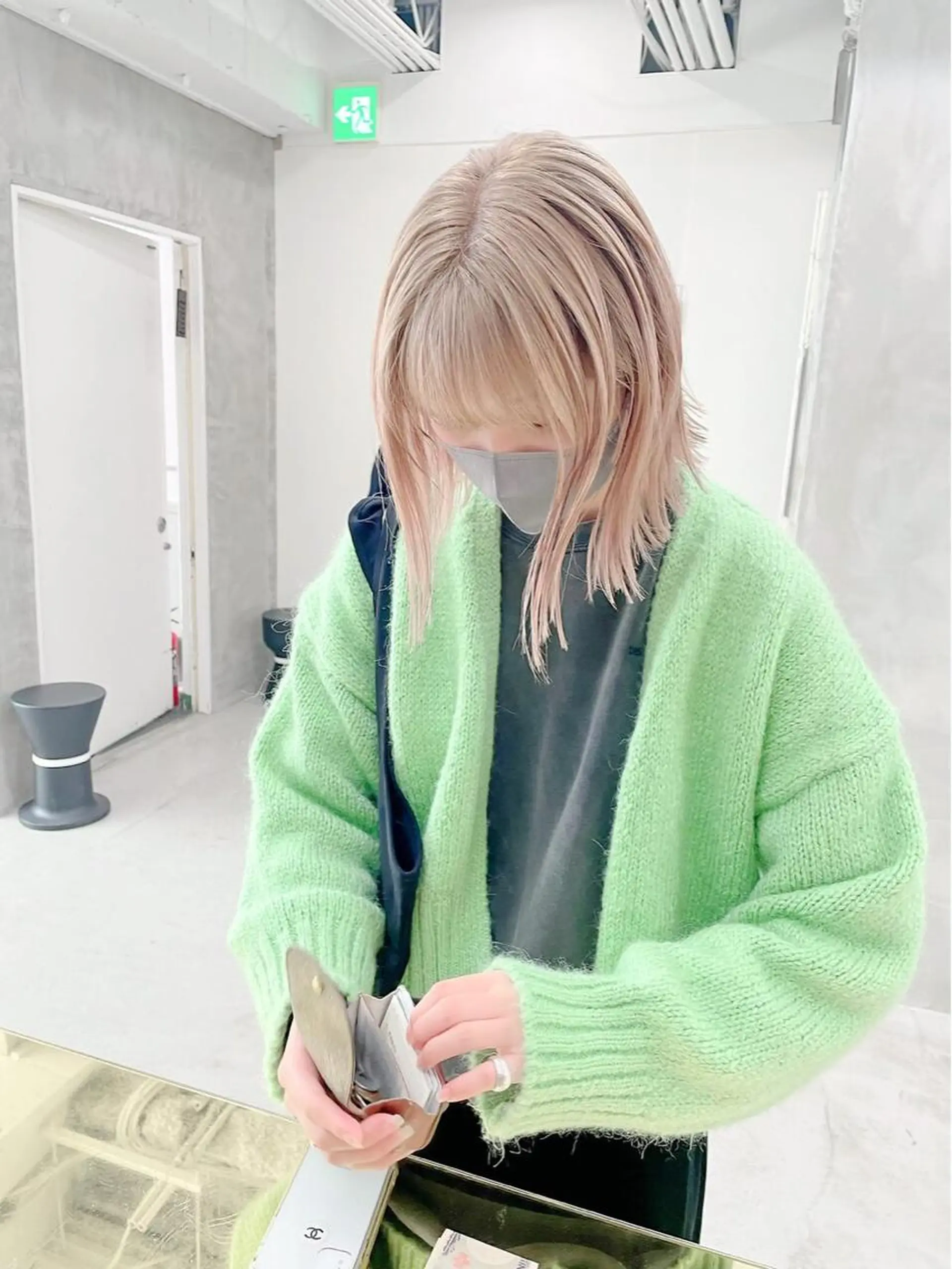 ミディアム カラー パーマ ヘアアレンジ メンズ ミディアムパーマ メンズバレイヤージュ メンズブリーチ センターパート フェードカット ヘアカラー トリートメント ハイトーン/レイヤー 🌸さくらのヘアスタイル