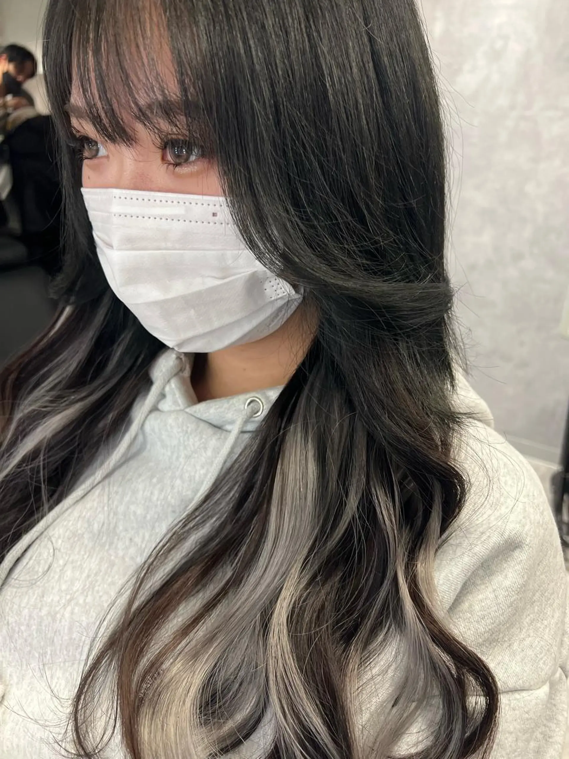 セミロング カラー mimiiy梅田 中崎町ハイトーンのヘアスタイル