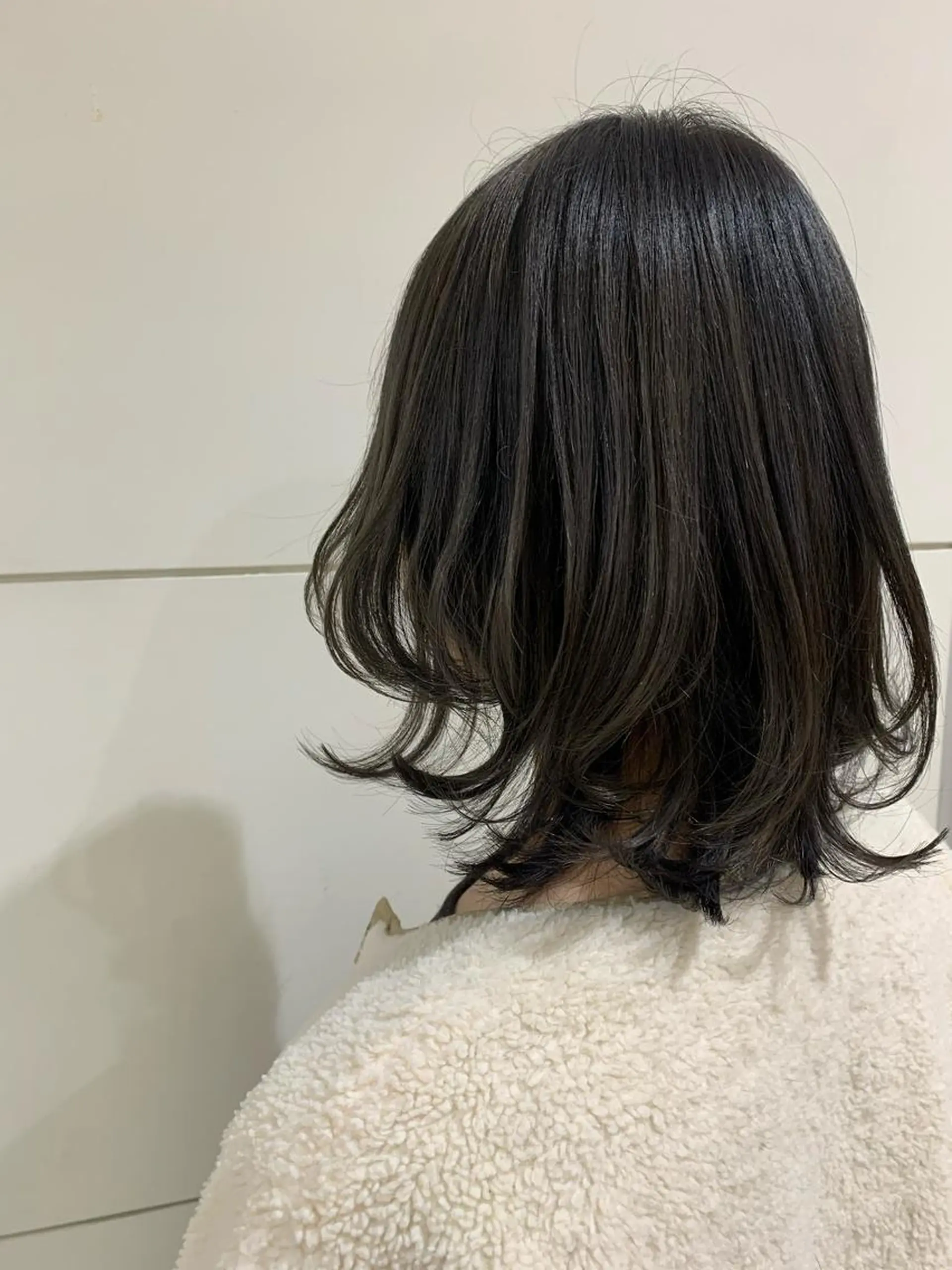 ミディアム カラー レイヤーカット N°　jillva 腰山 菜々美のヘアスタイル