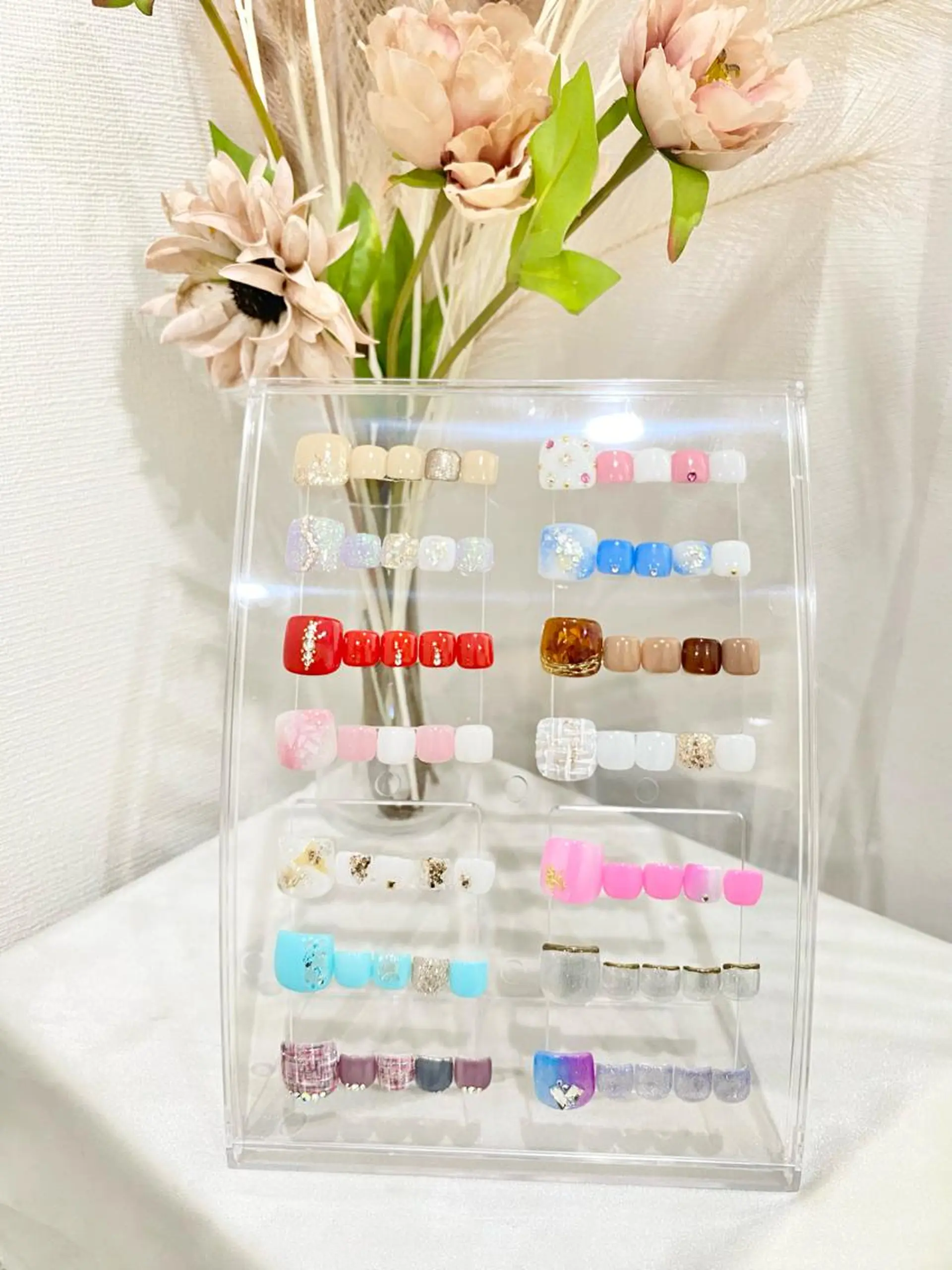 ネイル マツエク・マツパ アイブロウ 眉カラー 韓国風マツエク パリジェンヌラッシュリフト まつげパーマ ワンホンマツエク フットネイル Nail&eye Belire 新宿のネイルデザイン