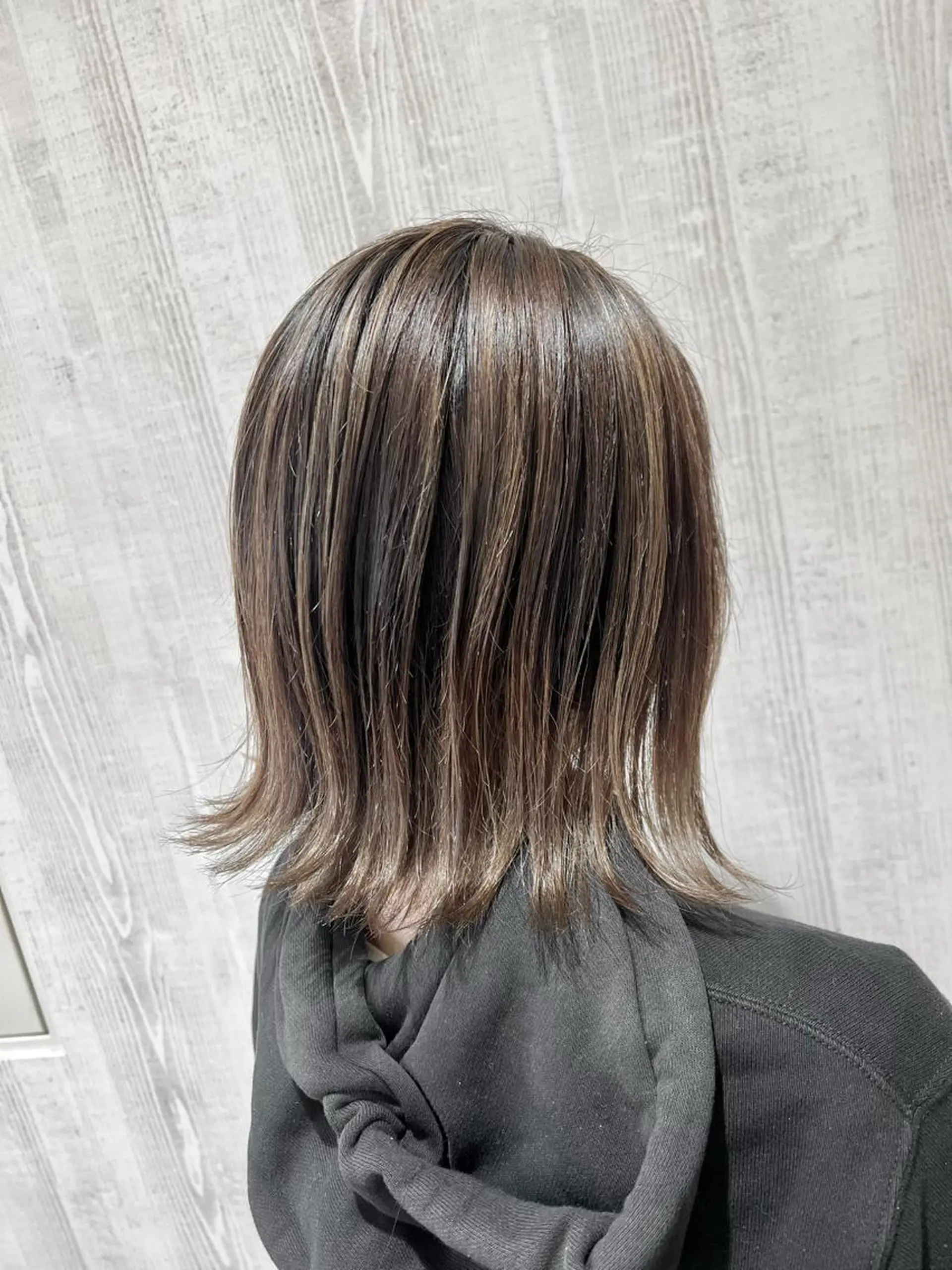 ミディアム カラー バレイヤージュ グレージュ レイヤーカット カット ヘアカラー トリートメント Kazu .Kのヘアスタイル