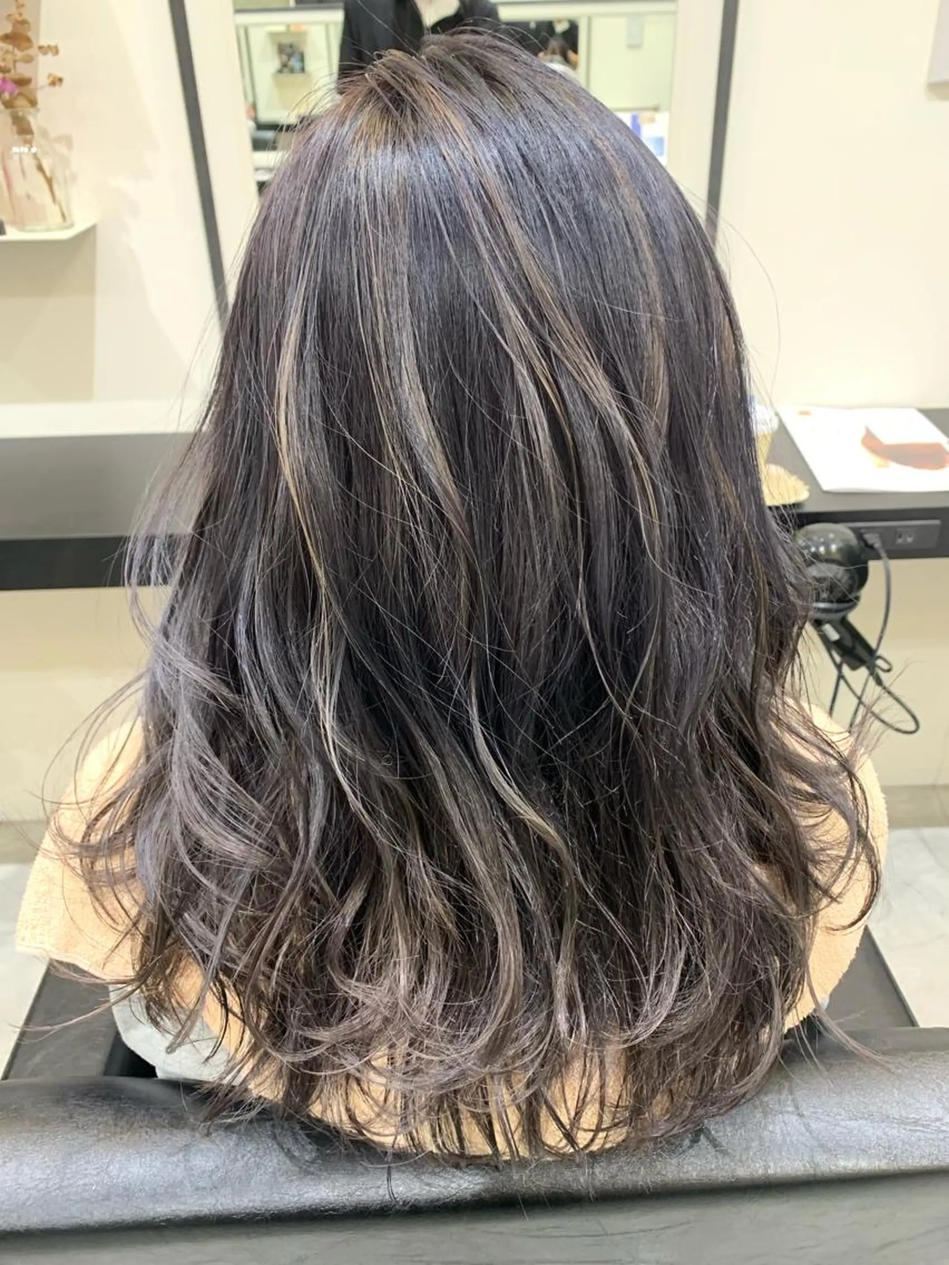 カラー ハイライトカラー カット ヘアカラー 喜友名 泉樹のヘアスタイル
