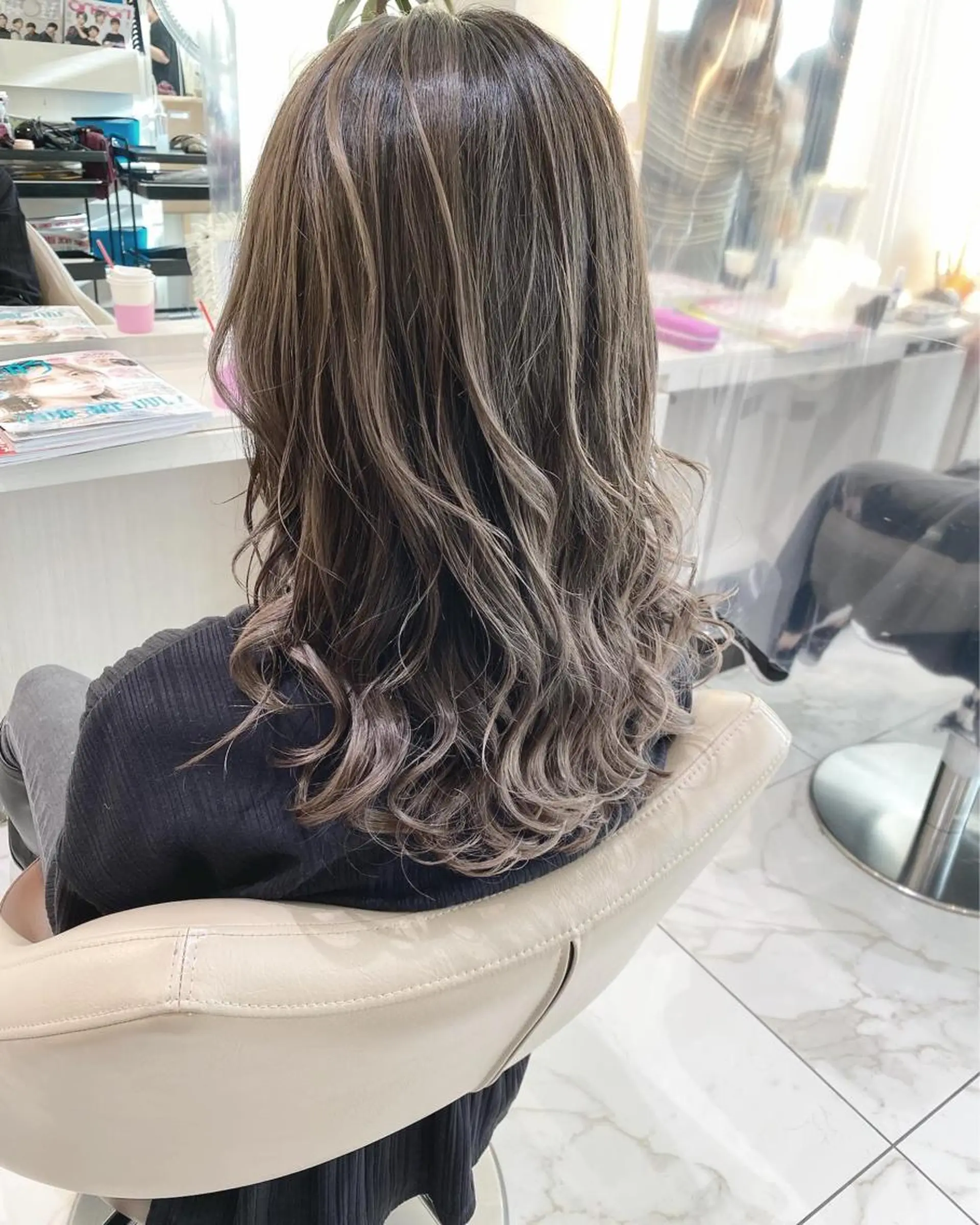 ミディアム カラー キッズ バレイヤージュ ベージュカラー レイヤーカット カット ヘアカラー トリートメント 山崎俊輔/髪質改善 /バレイヤージュのヘアスタイル