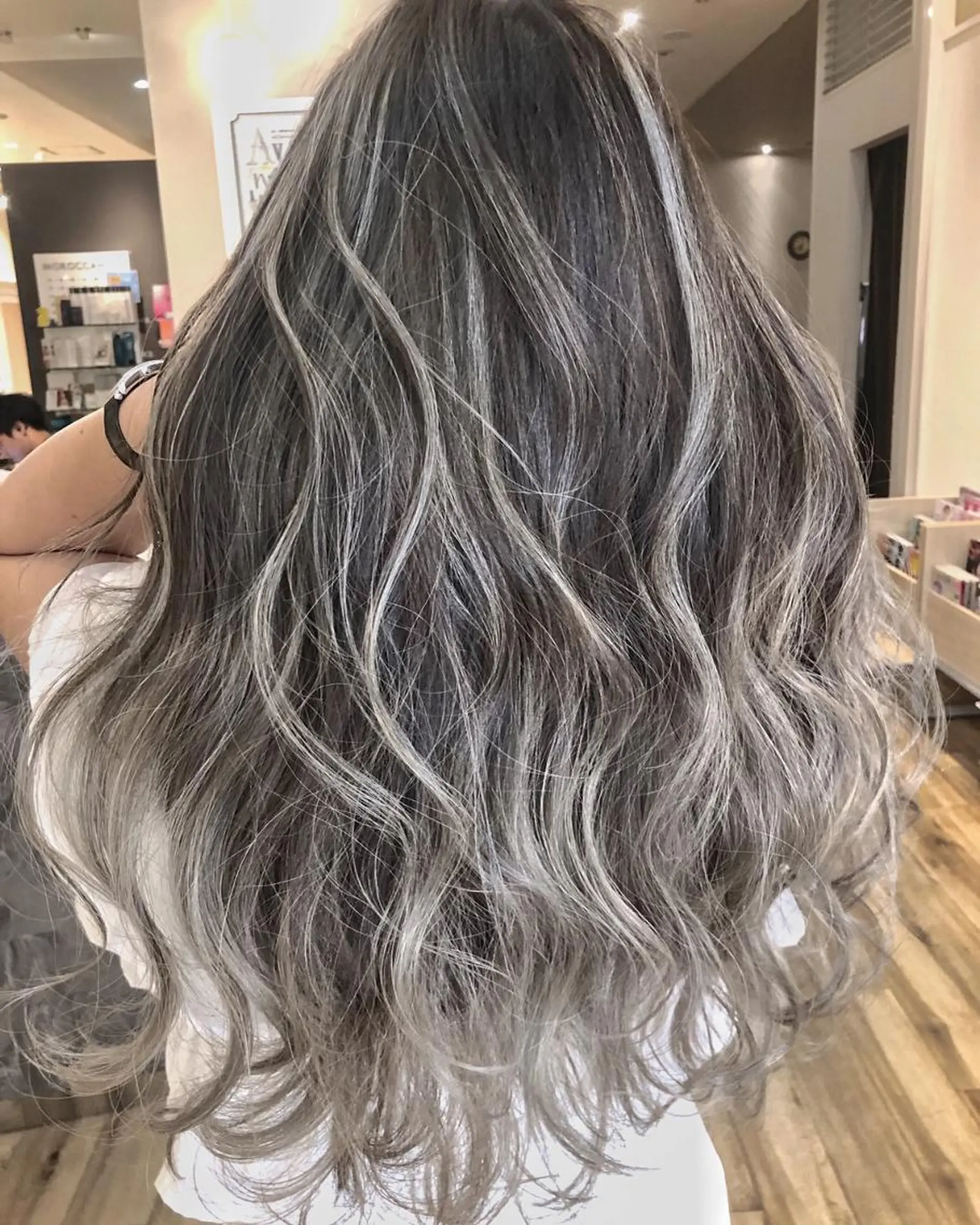 ロング カラー ブリーチ ケアブリーチ イルミナカラー ピンクカラー バイオレットカラー 梅田茶屋町 Yutaのヘアスタイル