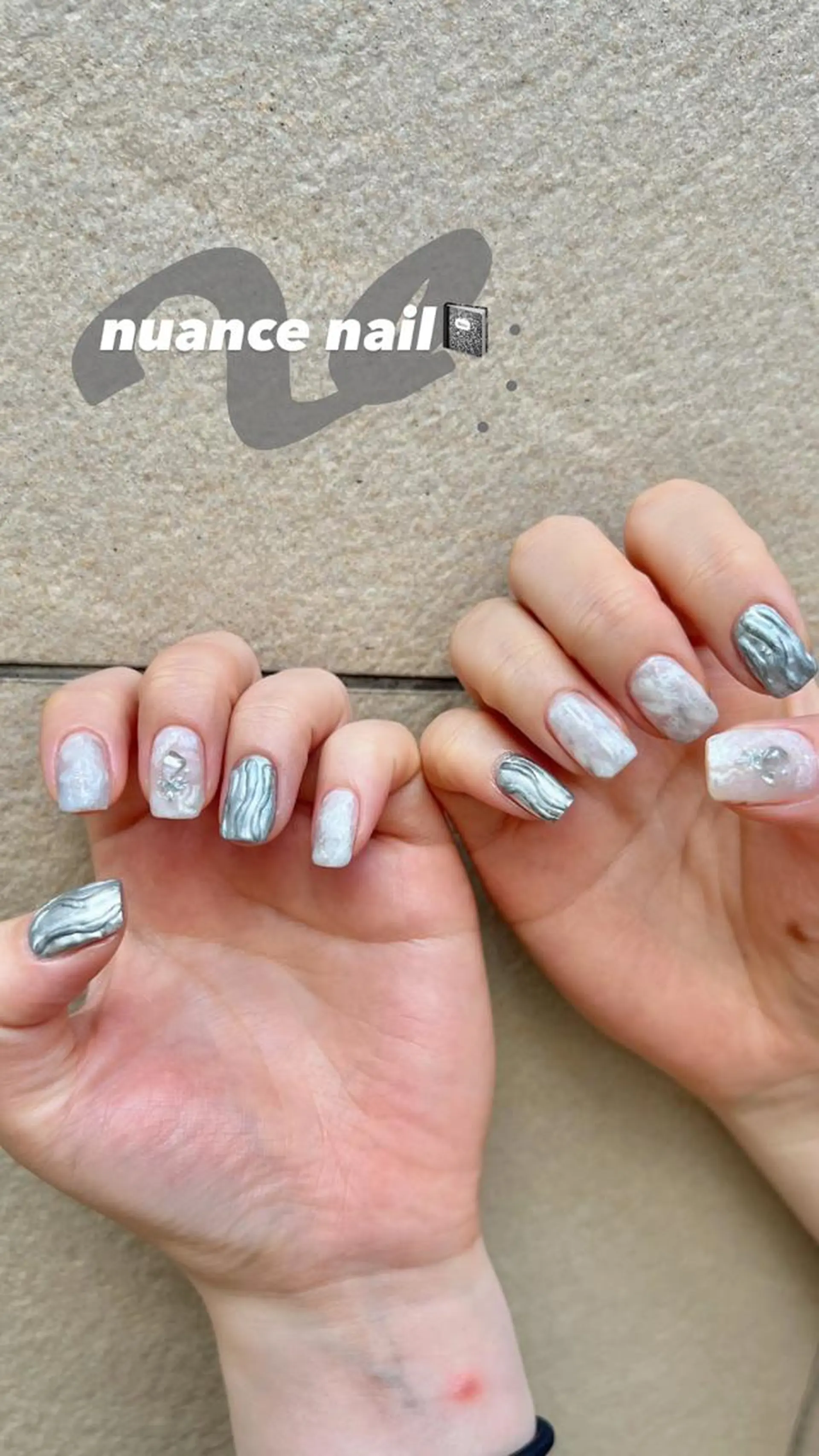 ネイル ジェルネイル ニュアンスネイル パラジェル 暖色ｶﾗｰ/ﾚｲﾔｰ ｶｯﾄ/Yunaのヘアスタイル