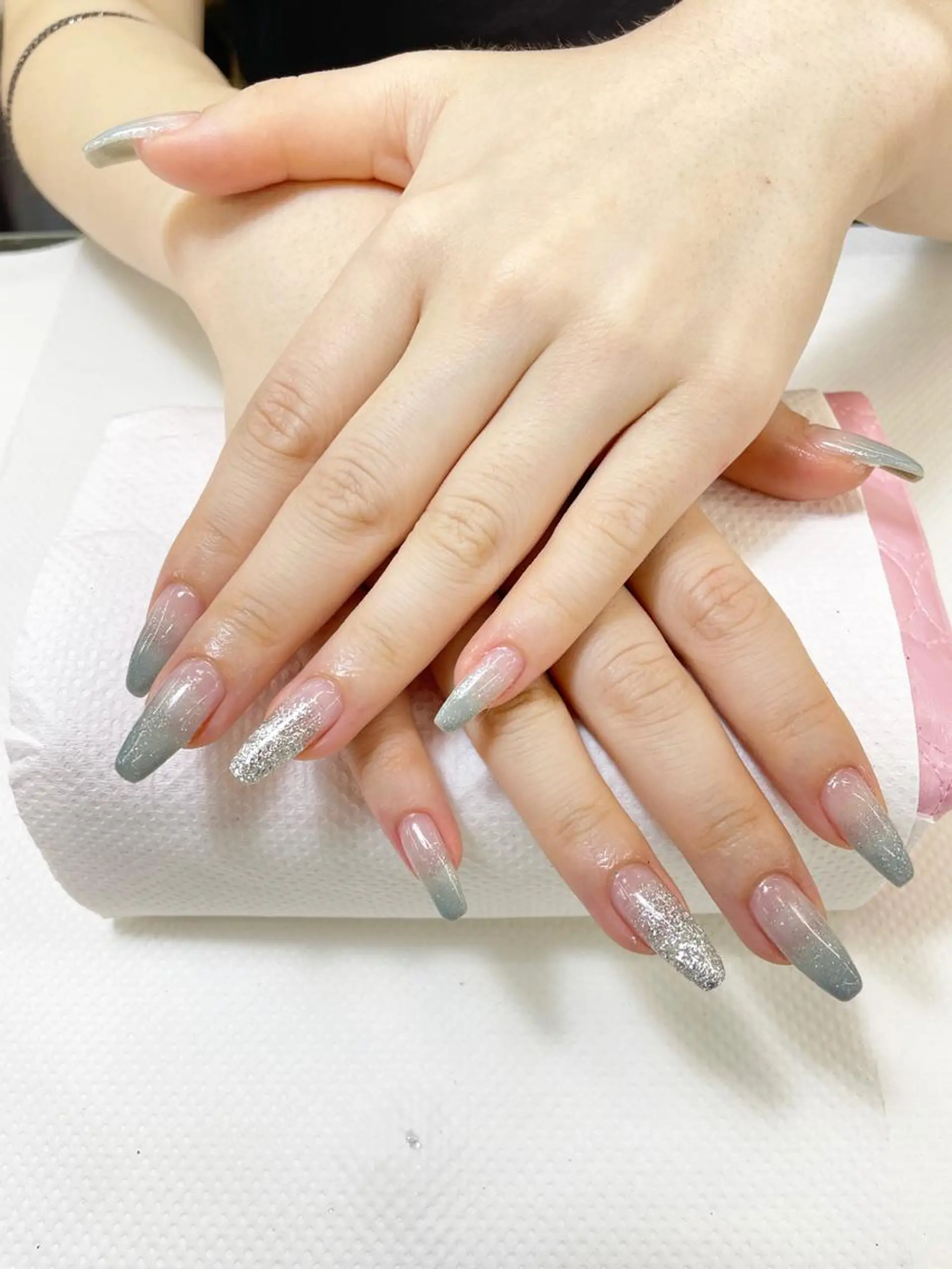 ネイル ジェルネイル グラデーション ラメ(グリッター) ワンカラーネイル ᴷᴬᵀᴬᴳᴵᴿᴵ🧸 【MAXKELLY】のネイルデザイン