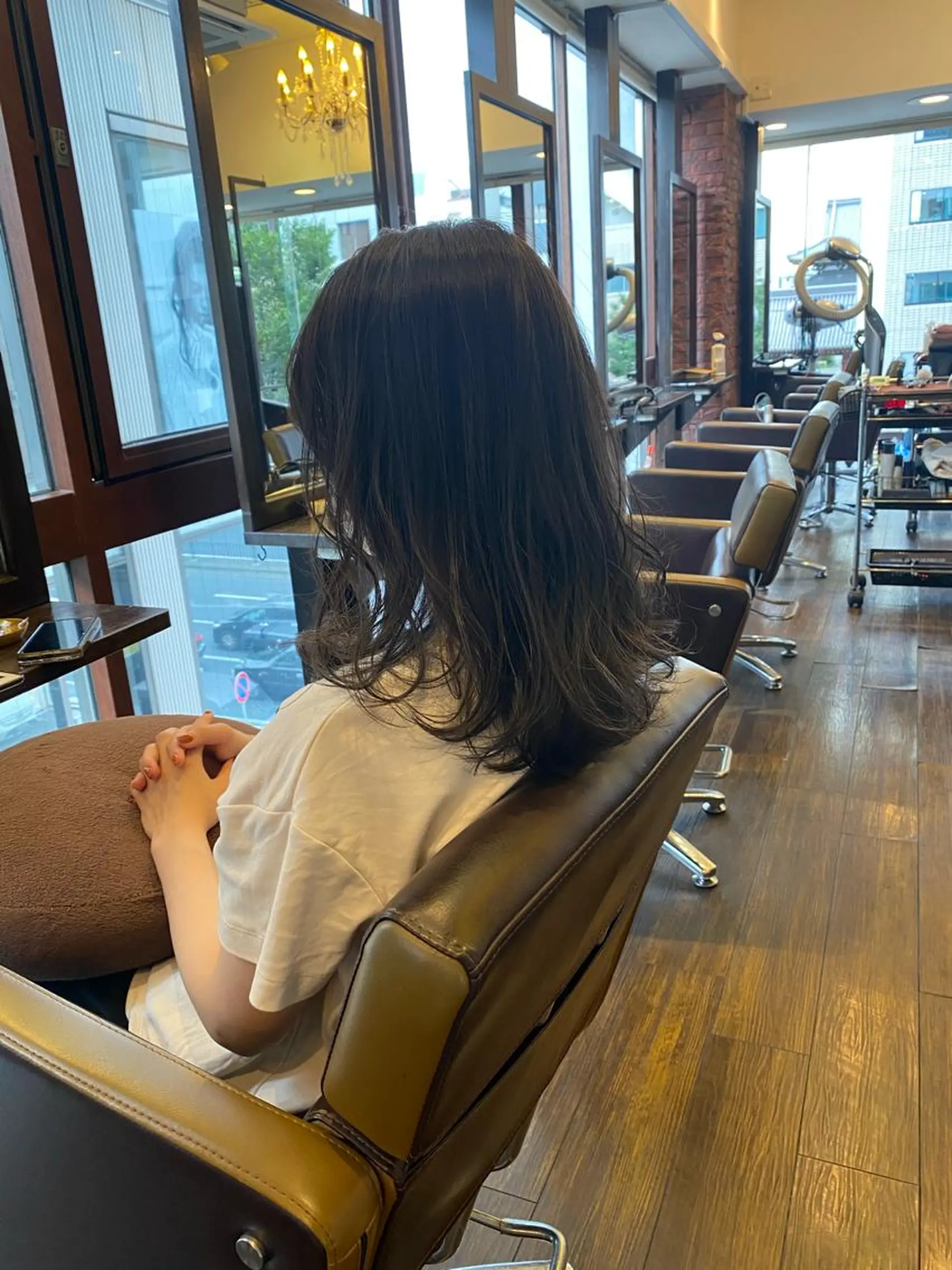 セミロング 外国人風カラー ハイライト レイヤーカット カット トリートメント ヘッドスパ ヘアセット LOTUS表参道所属・【代表】 🌟MASA🌟美髪のヘアスタイル