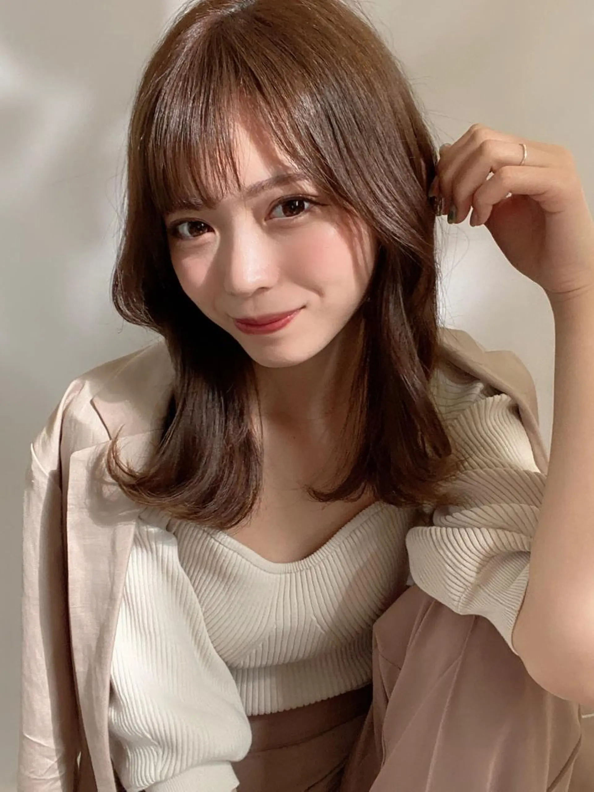 ミディアム カラー パーマ バレイヤージュ ブリーチ ケアブリーチ ダブルカラー ハイライトカラー ヘアカラー トリートメント 新宿✨顔周りカット 韓国ヘア/坂本亜裟海のヘアスタイル