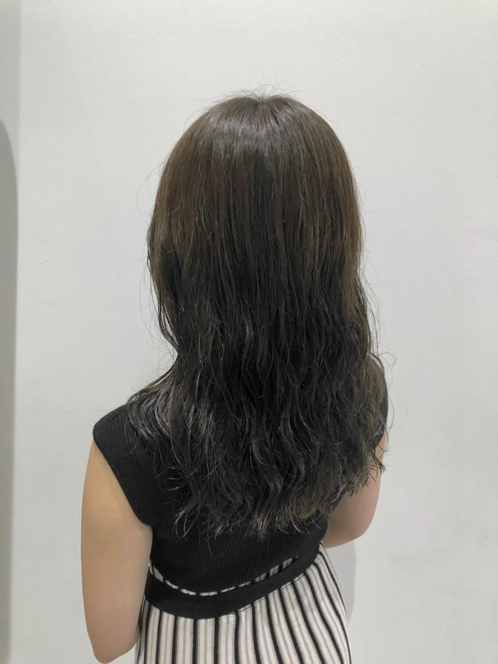 ロング アッシュ カット ヘアカラー トリートメント 山本 佳奈のヘアスタイル