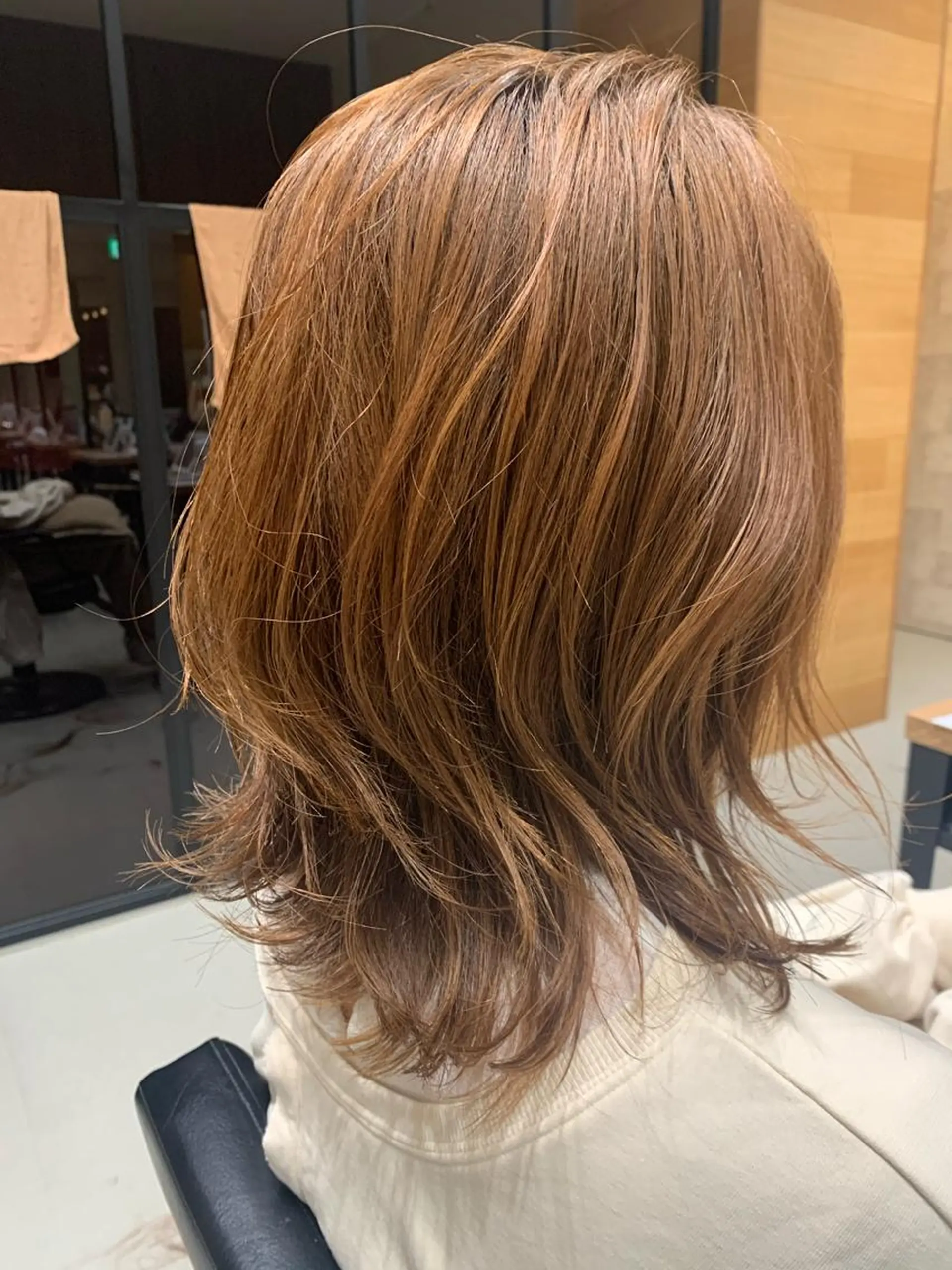 ミディアム 大木 華のヘアスタイル