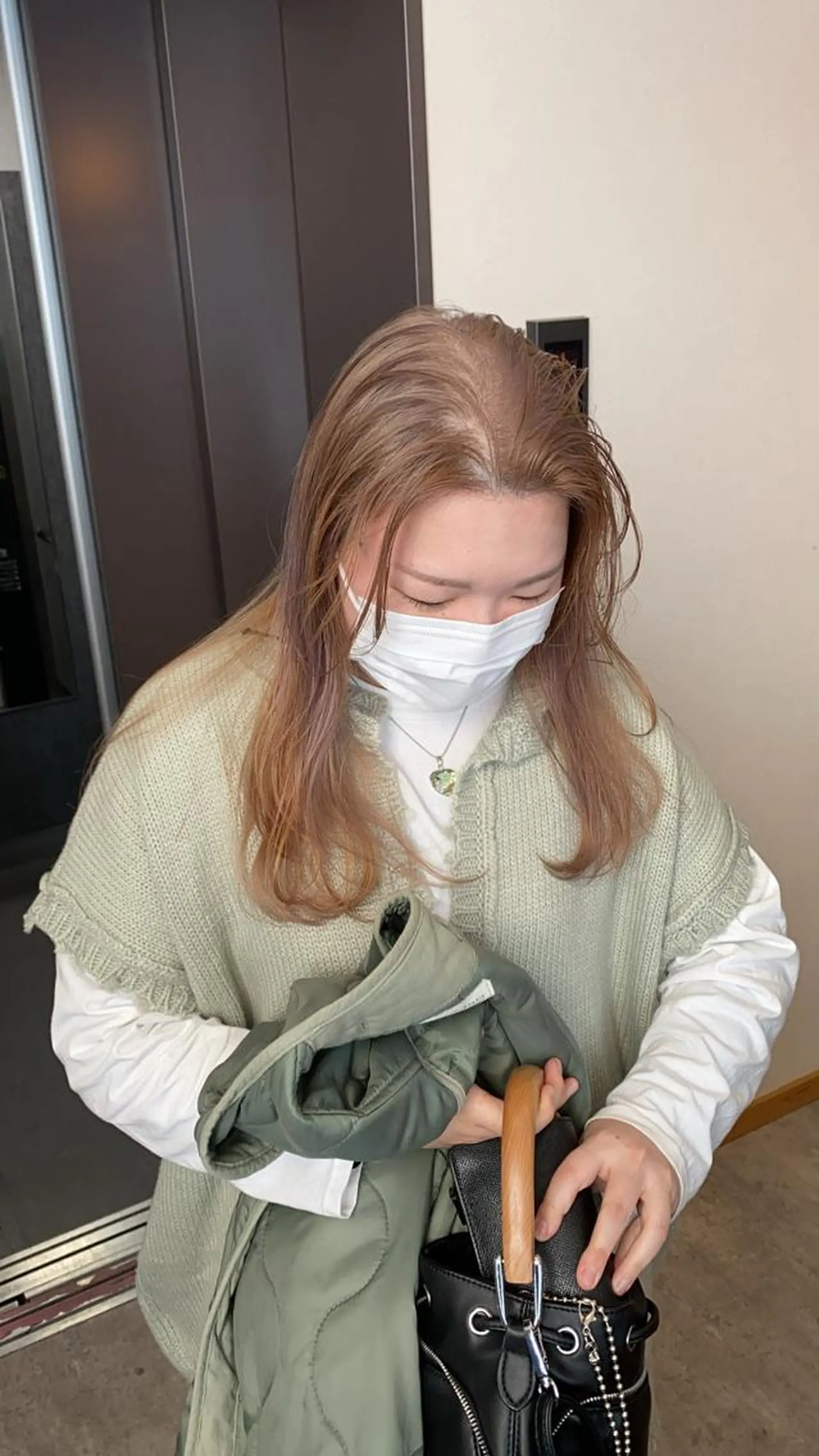 セミロング カラー ベージュカラー ハイトーンカラー ハイトーンベージュ Hair & make Lamp所属・梅田のブリーチ特化 美容師KAI🥰のヘアスタイル