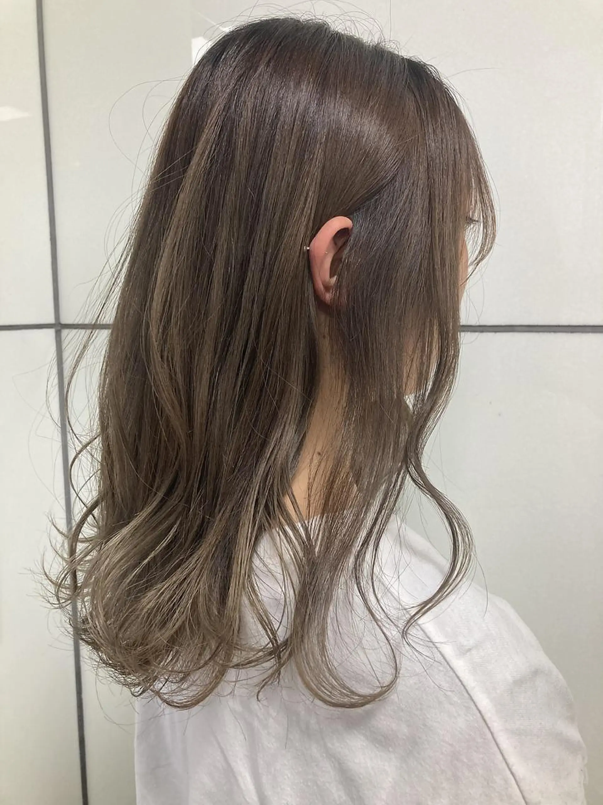 ミディアム カラー ヘアアレンジ ミストバング ブリーチ ケアブリーチ 透明感カラー デザインカラー maoブリーチ無し 似合わせカラーのヘアスタイル