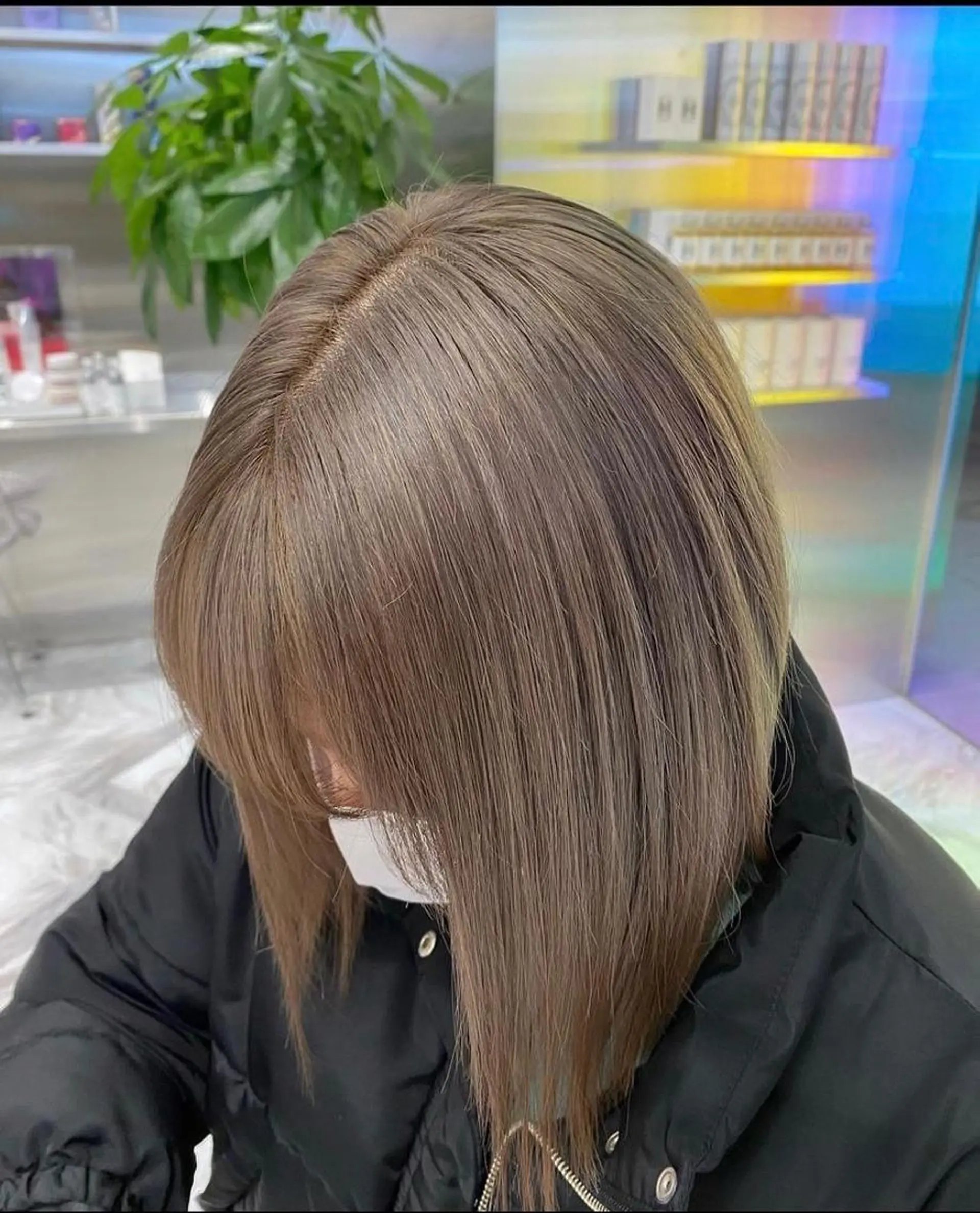 ショート AHNKISM所属・トレンドレイヤー/ 透明感カラーのヘアスタイル