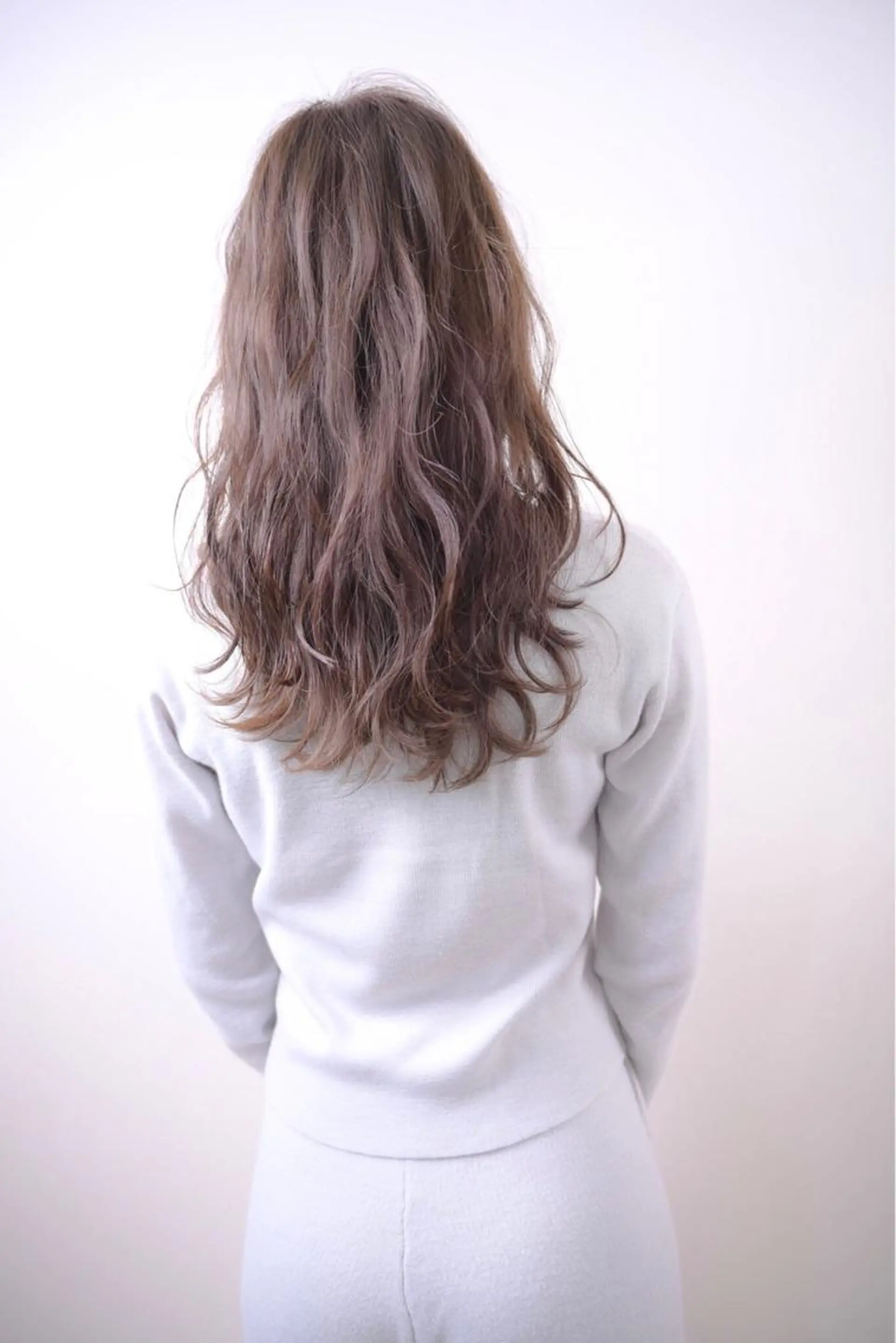 ロング カラー 伊藤 裕貴のヘアスタイル