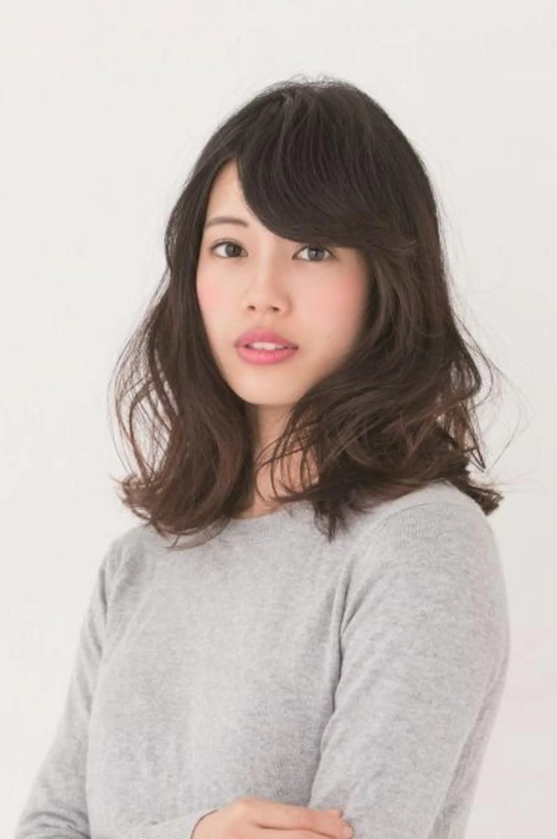 ミディアム カラー ボブ 岡本 尚樹のヘアスタイル