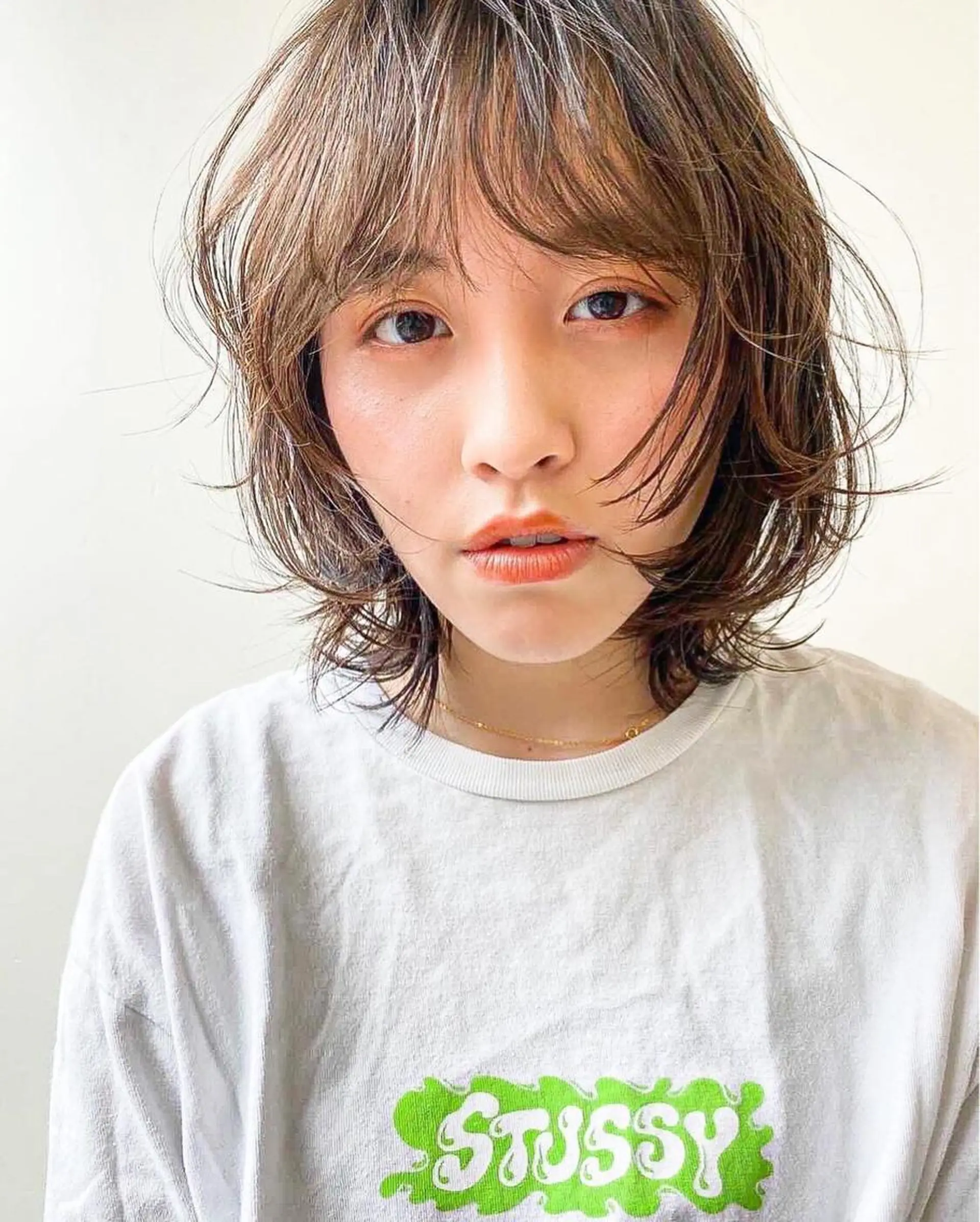 ミディアム カラー パーマ ベージュカラー 透明感カラー 顔まわりレイヤー 顔周りカット レイヤーカット カット ヘアカラー トリートメント スパイキーショート/ メンズヘア/hugeのヘアスタイル